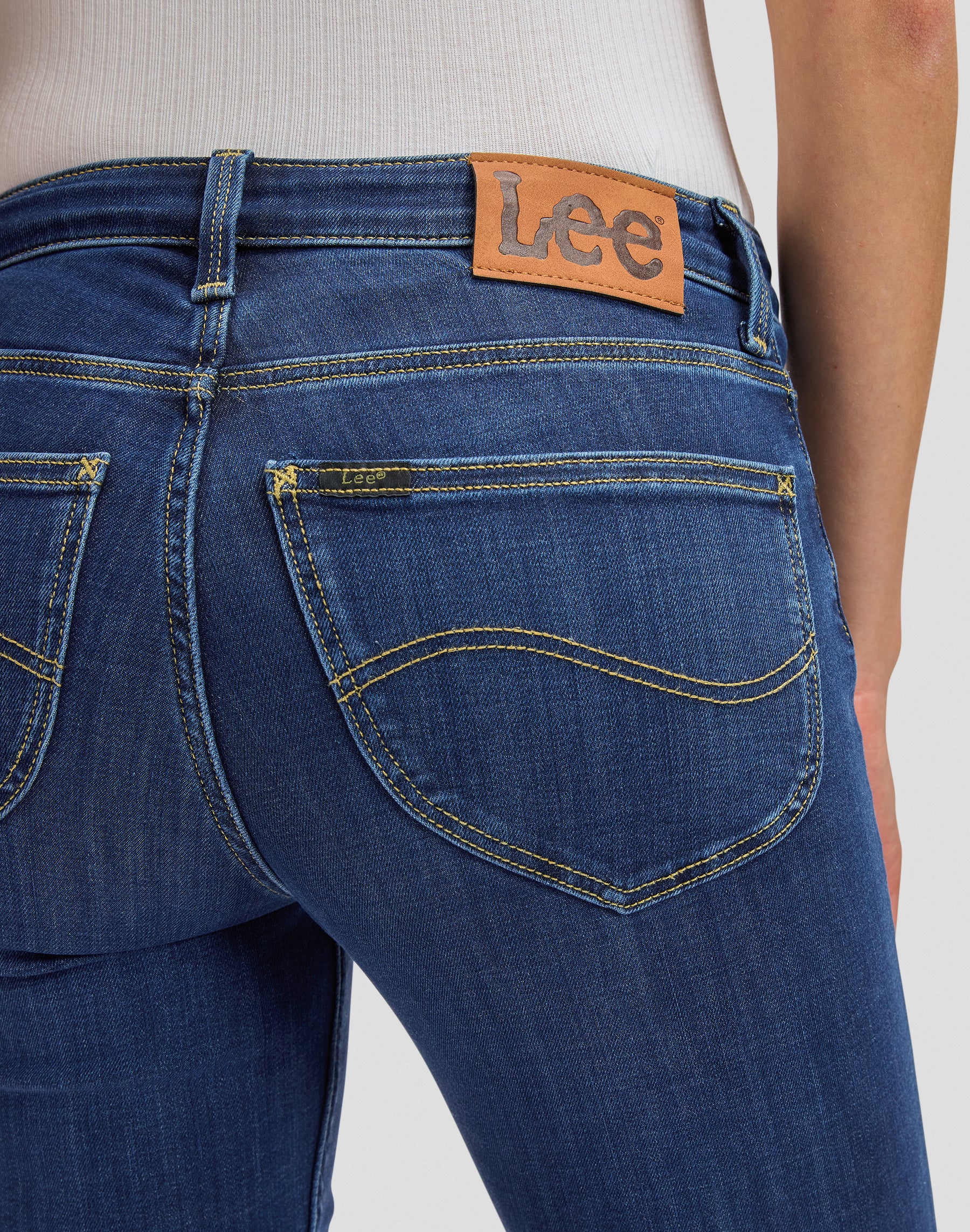 Elly in Ivy Wash Jeans Lee