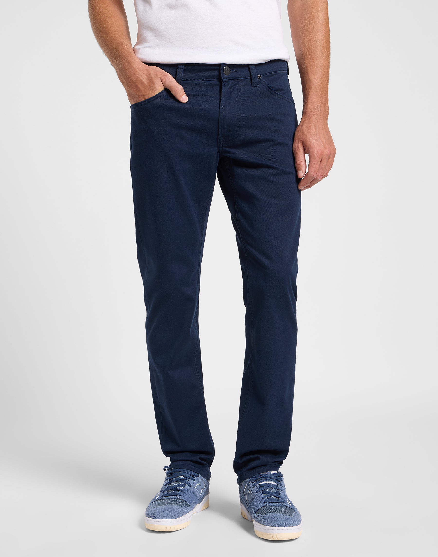 Daren Zip Fly in Rivet Navy Hosen Lee