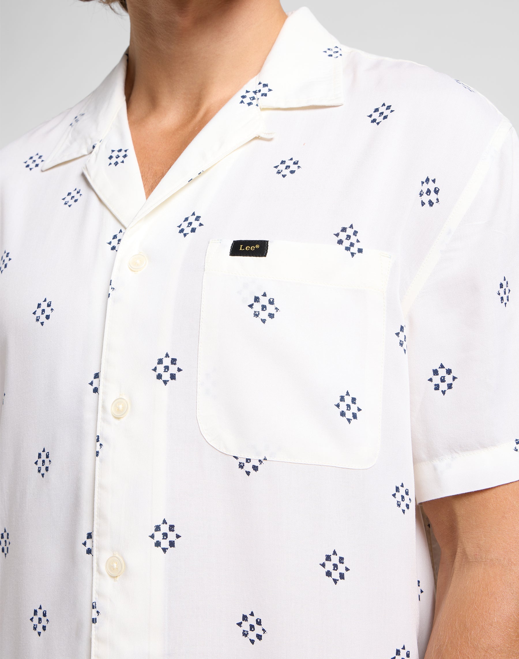 Resort Shirt in Ecru Hemden Lee