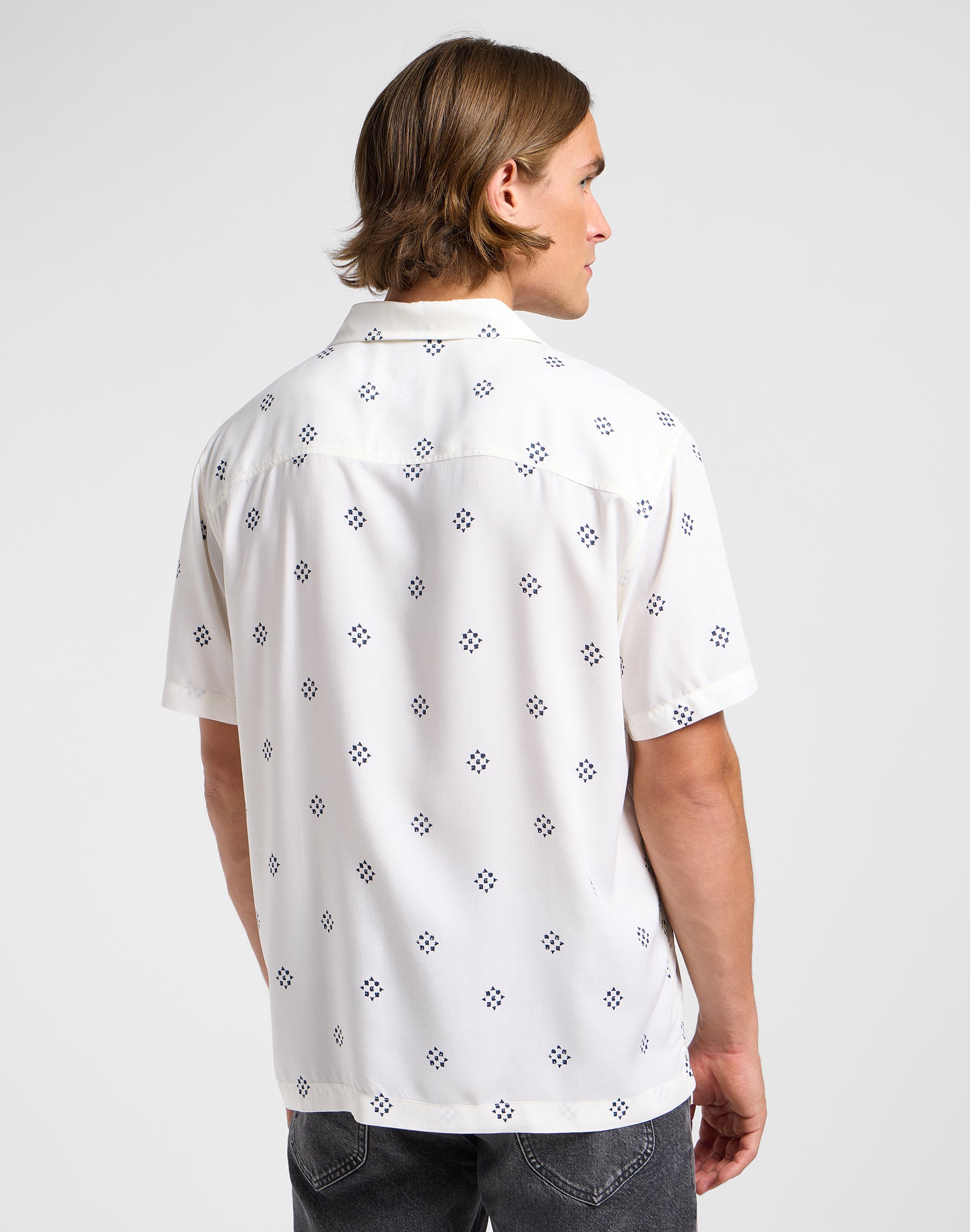 Resort Shirt in Ecru Hemden Lee