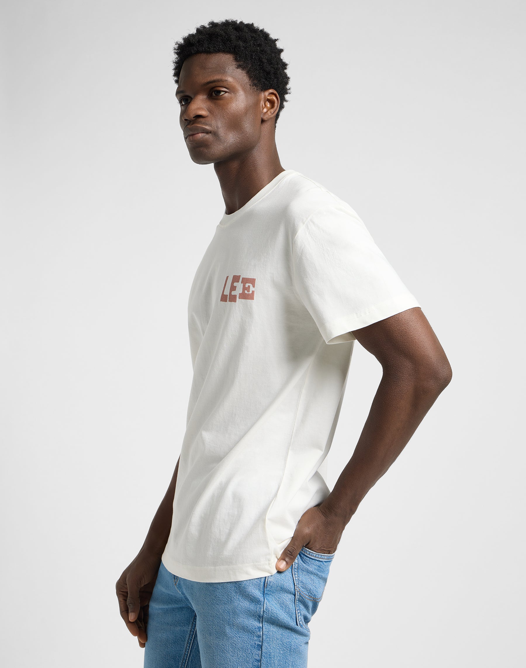 Relaxed Graphic Tee in Ecru T-Shirts Lee