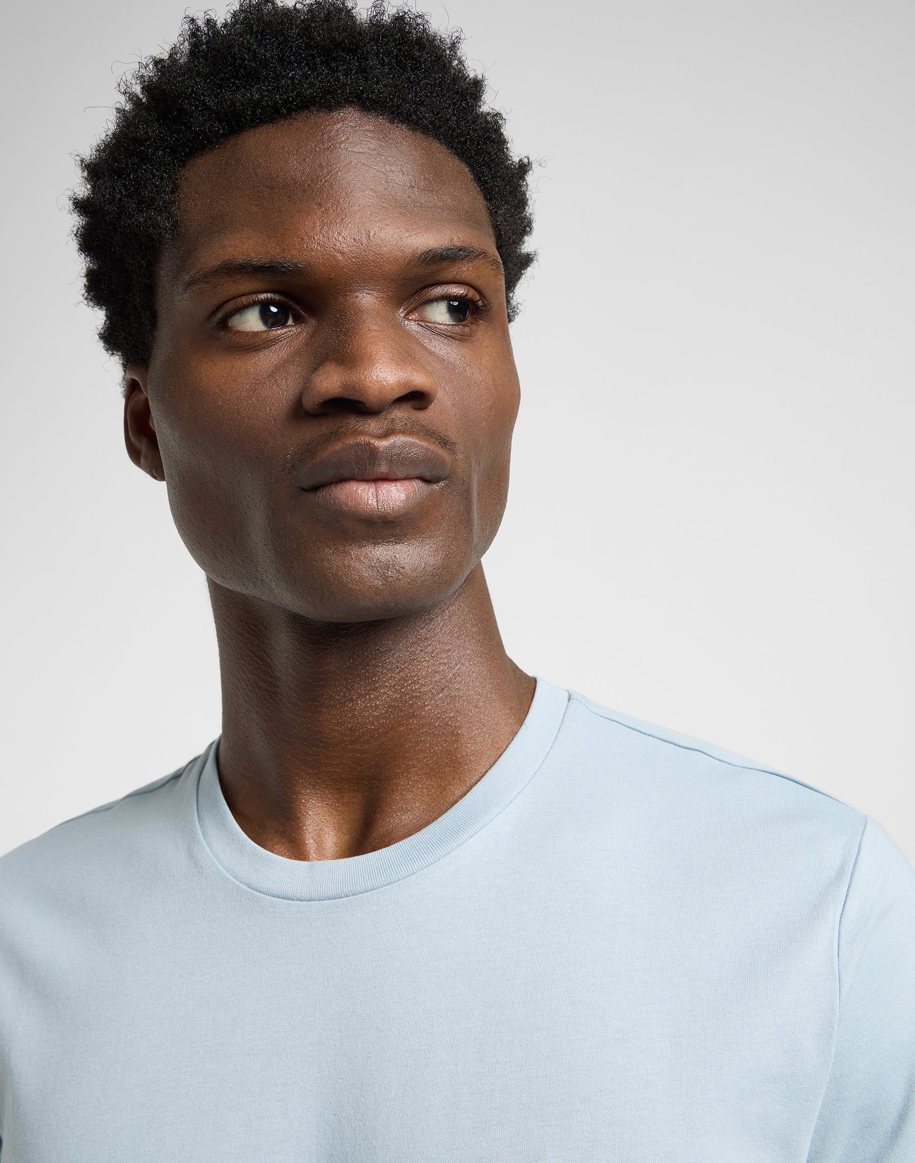 Ss Patch Logo Tee in Concrete Gray T-Shirts Lee