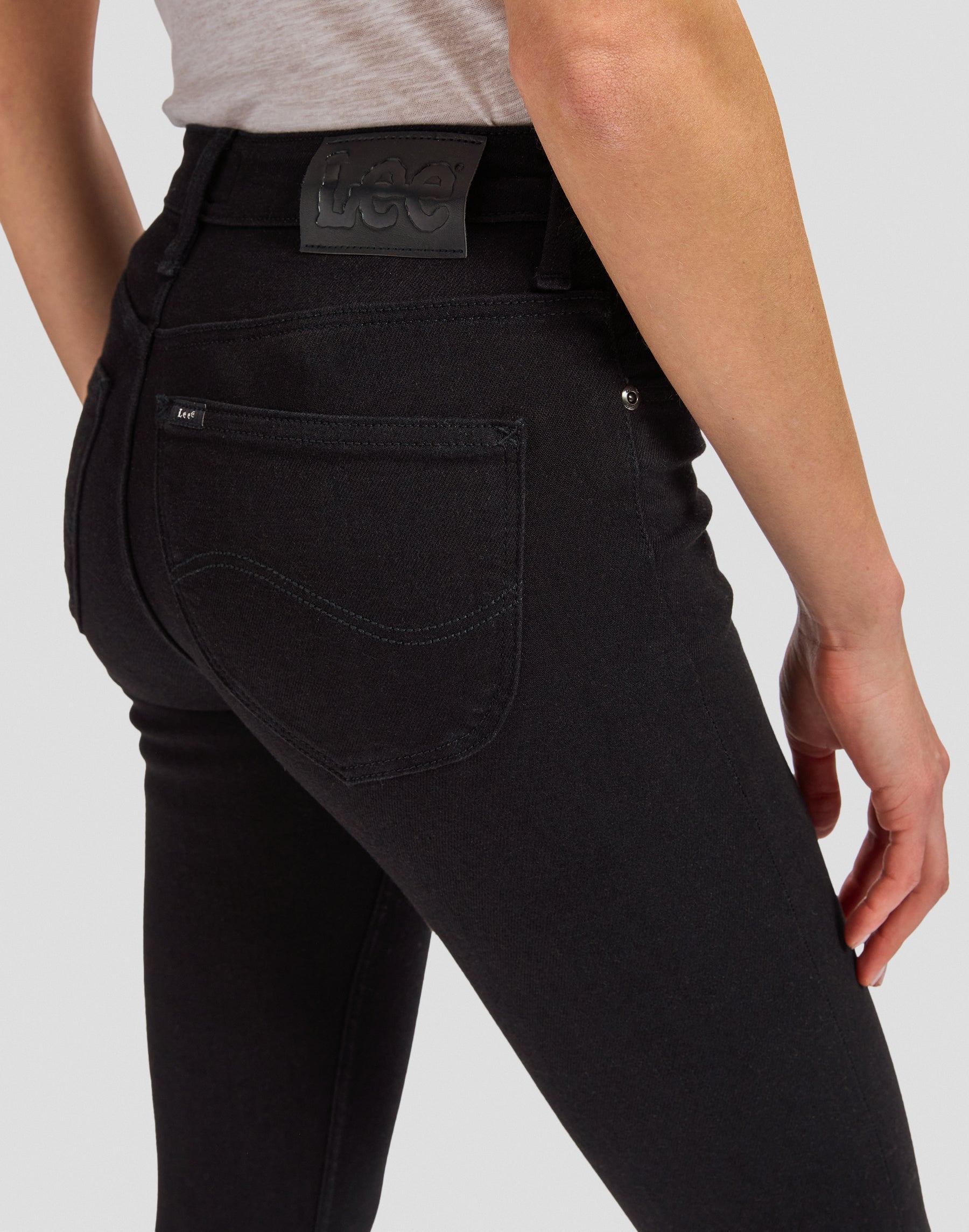 Scarlett High in Black Jeans Lee