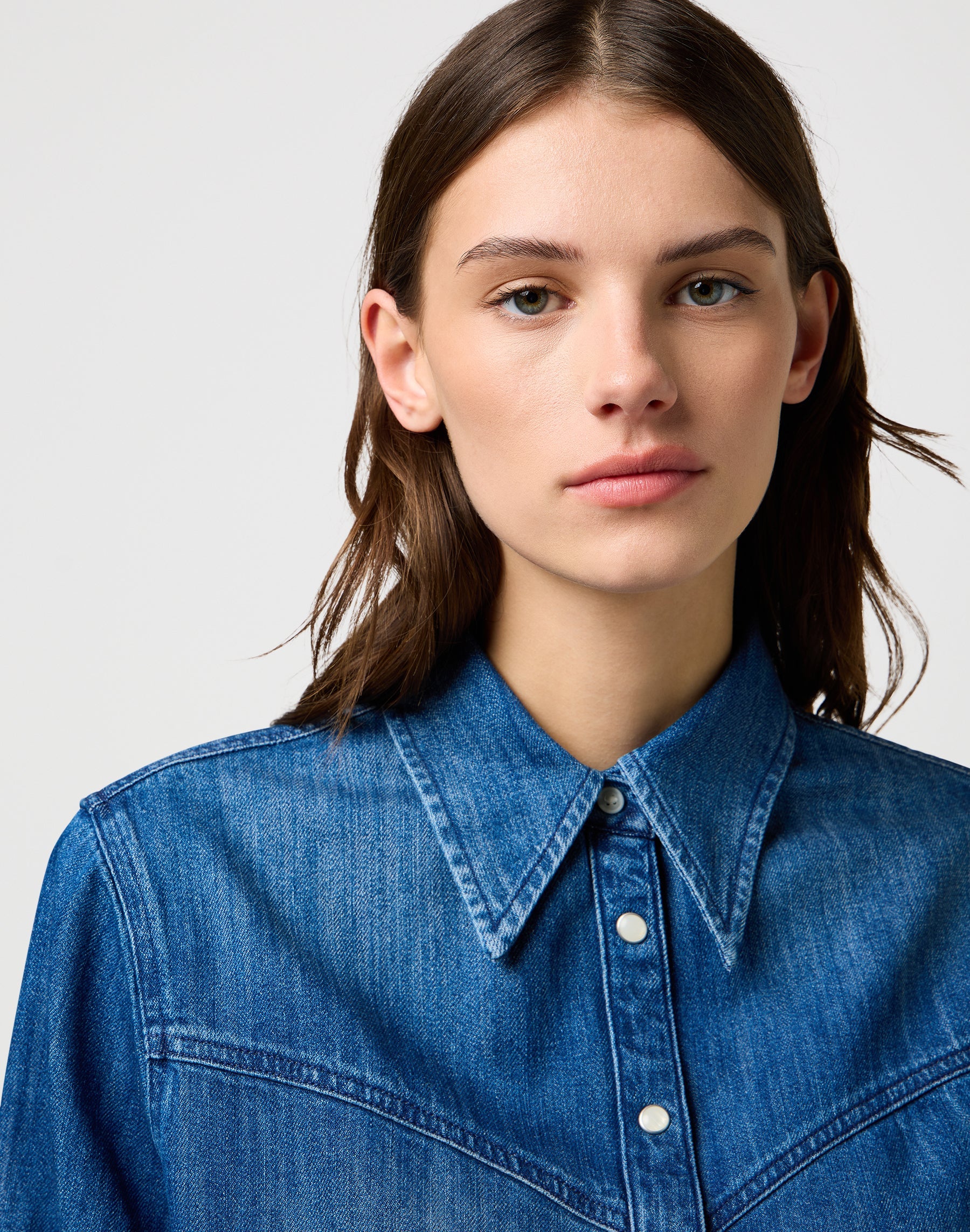 Yoke Denim Shirt in Sparkle Blue Hemden Wrangler