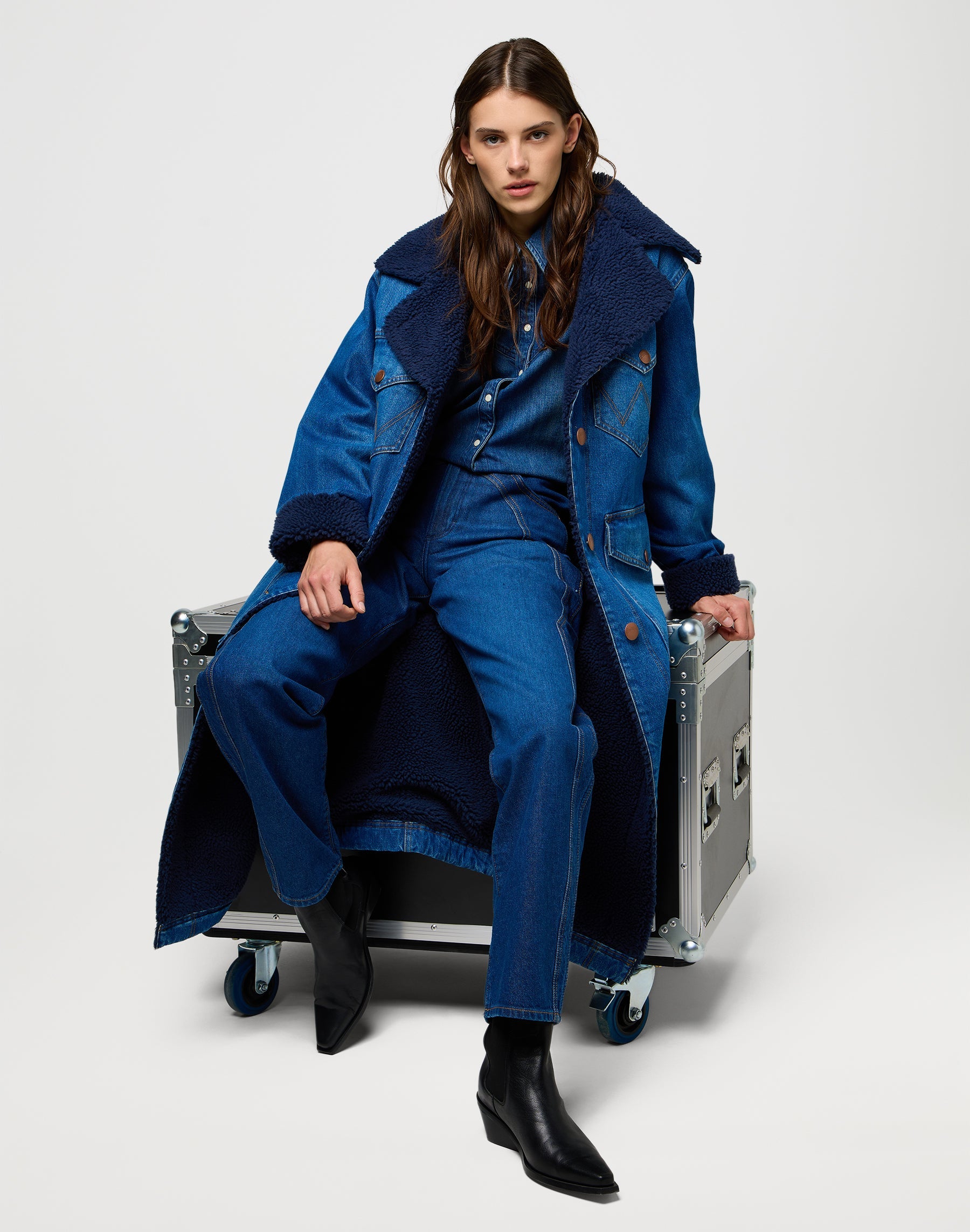 Yoke Denim Shirt in Sparkle Blue Hemden Wrangler