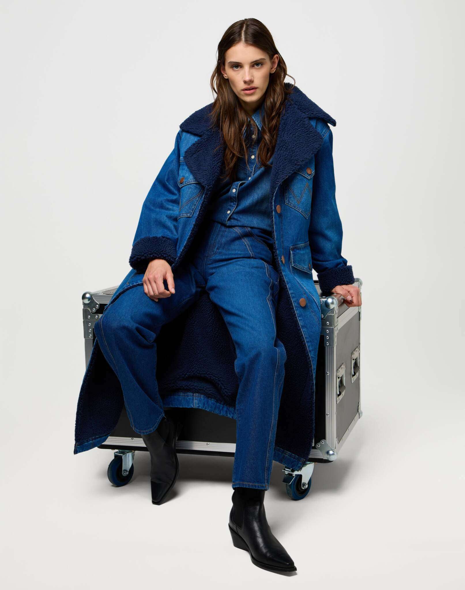 Yoke Denim Shirt in Sparkle Blue Hemden Wrangler