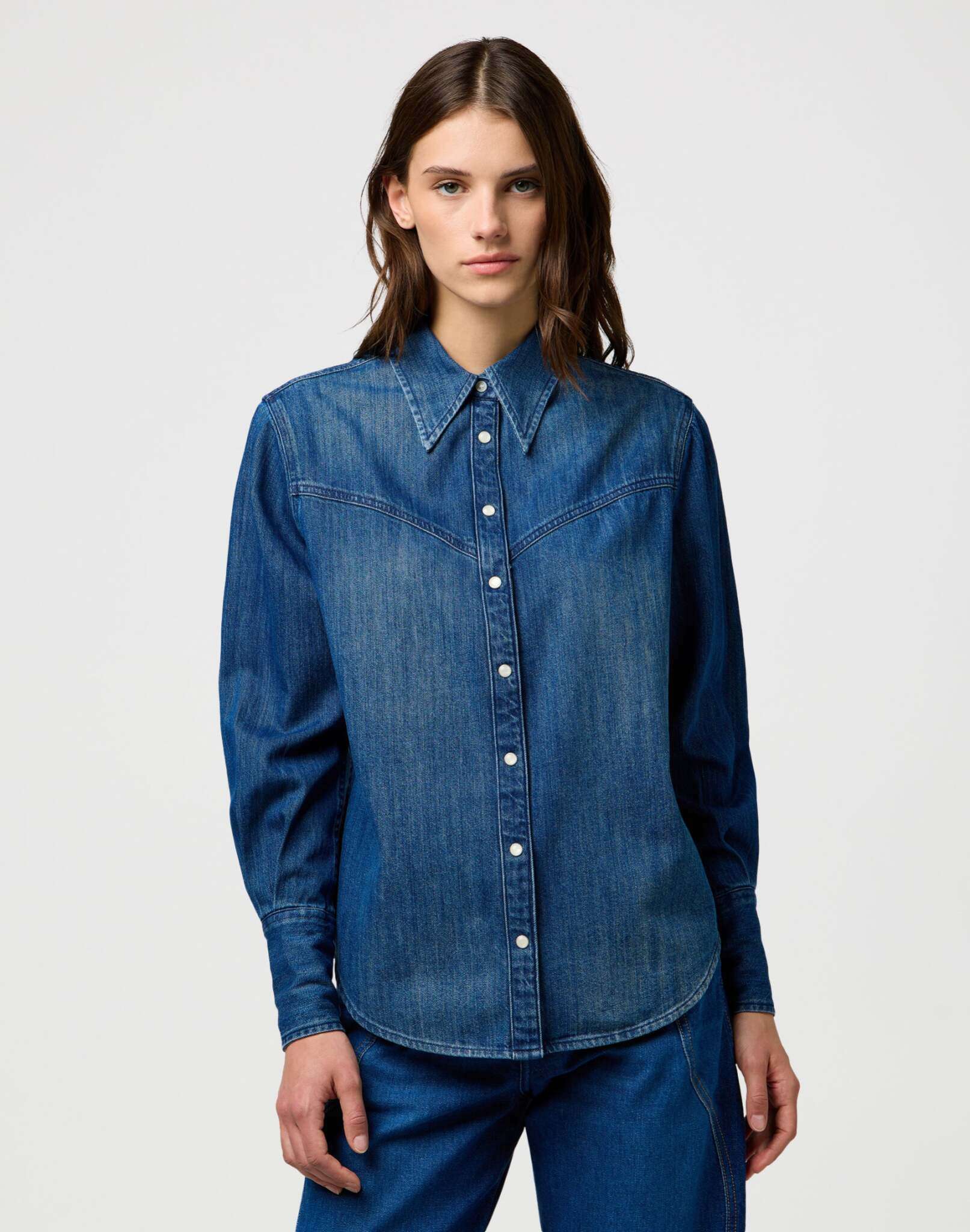 Yoke Denim Shirt in Sparkle Blue Hemden Wrangler
