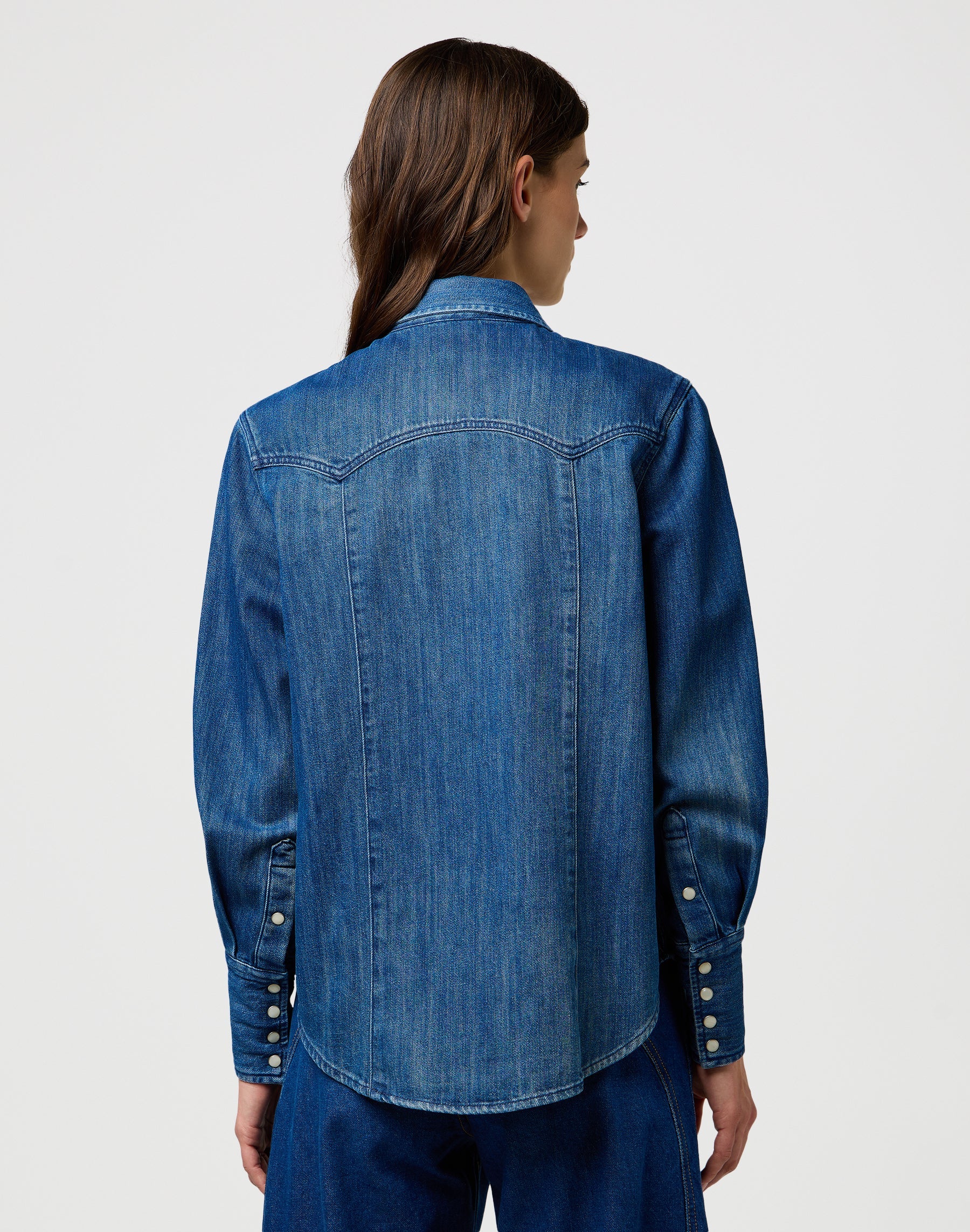 Yoke Denim Shirt in Sparkle Blue Hemden Wrangler