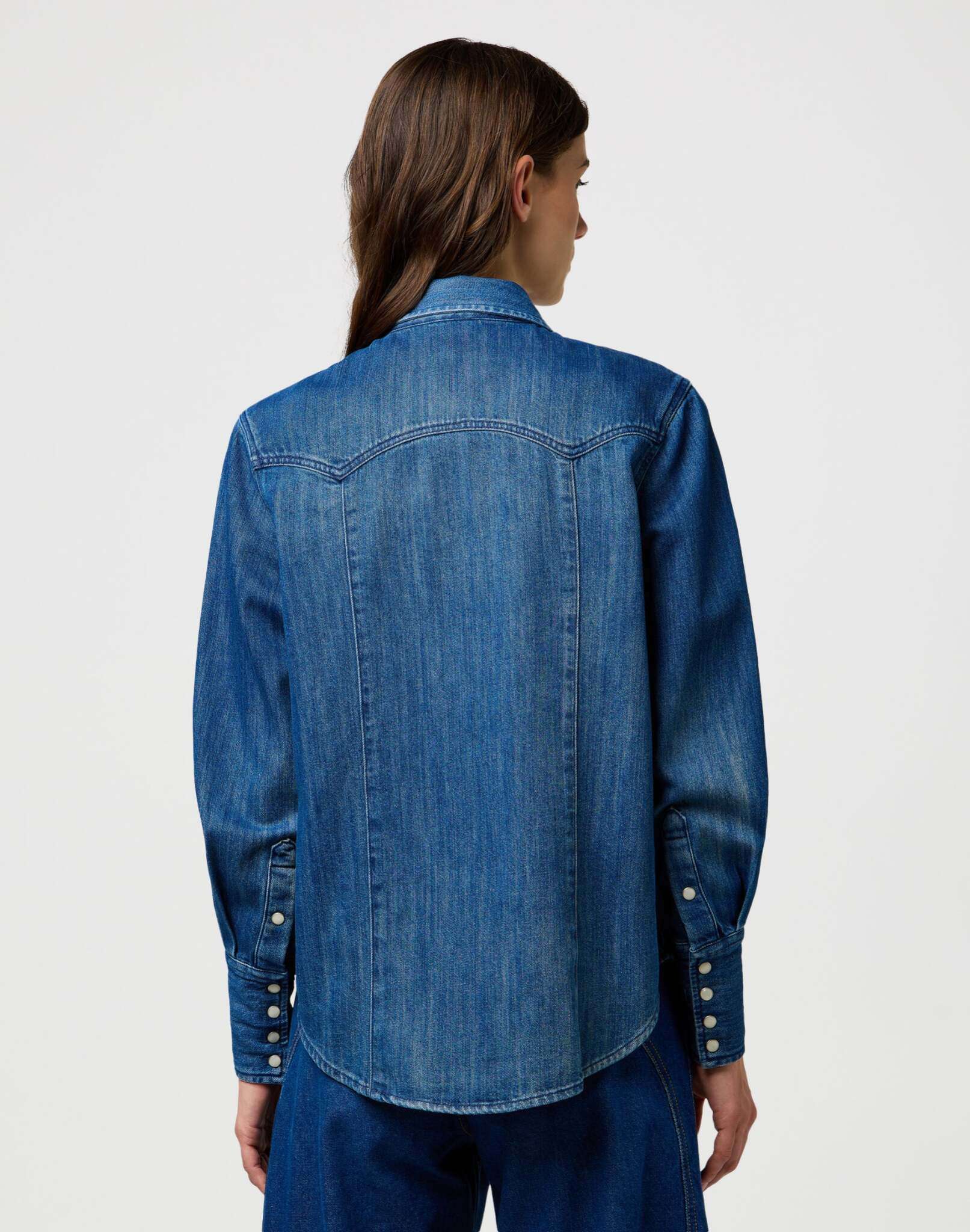 Yoke Denim Shirt in Sparkle Blue Hemden Wrangler