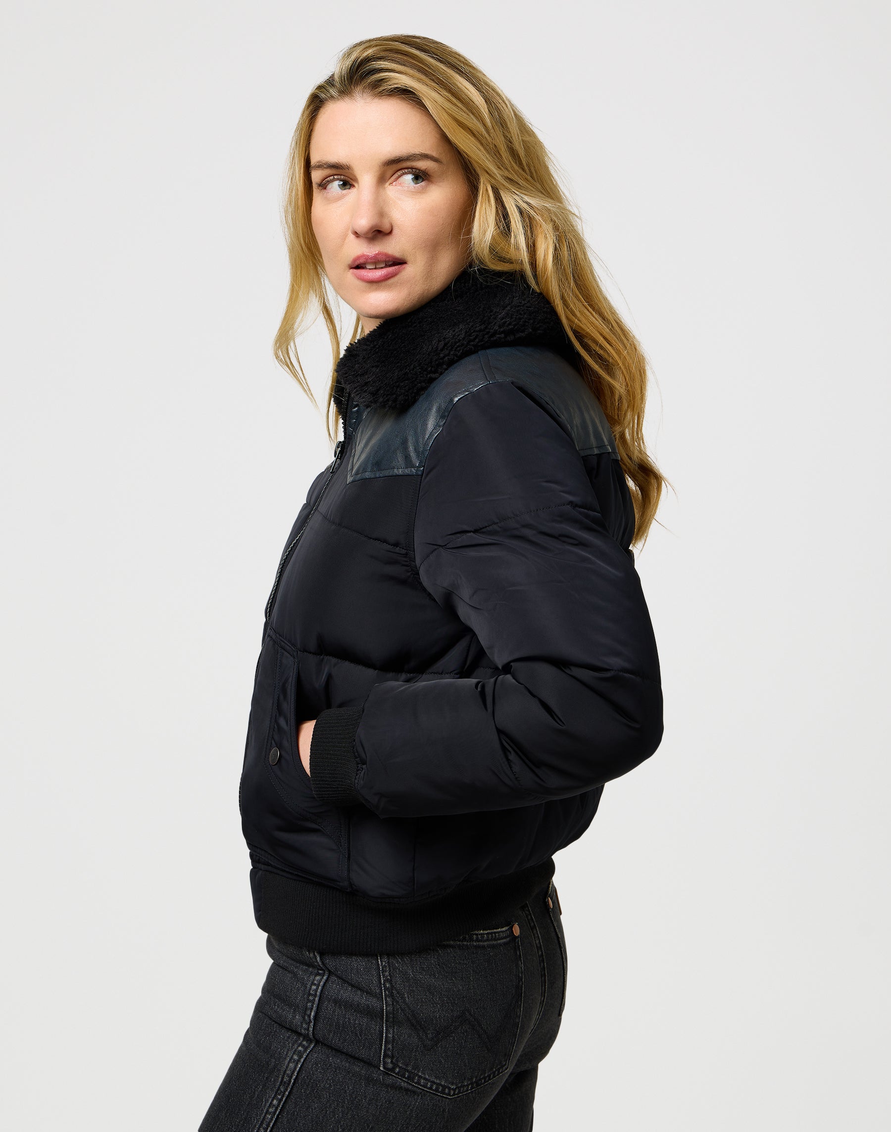 Western Puffer in Black Jacken Wrangler