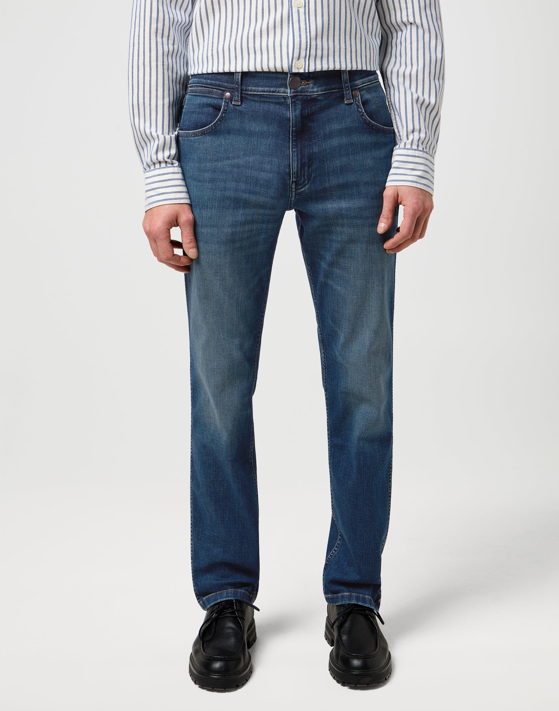 Greensboro in Marine Tint Jeans Wrangler