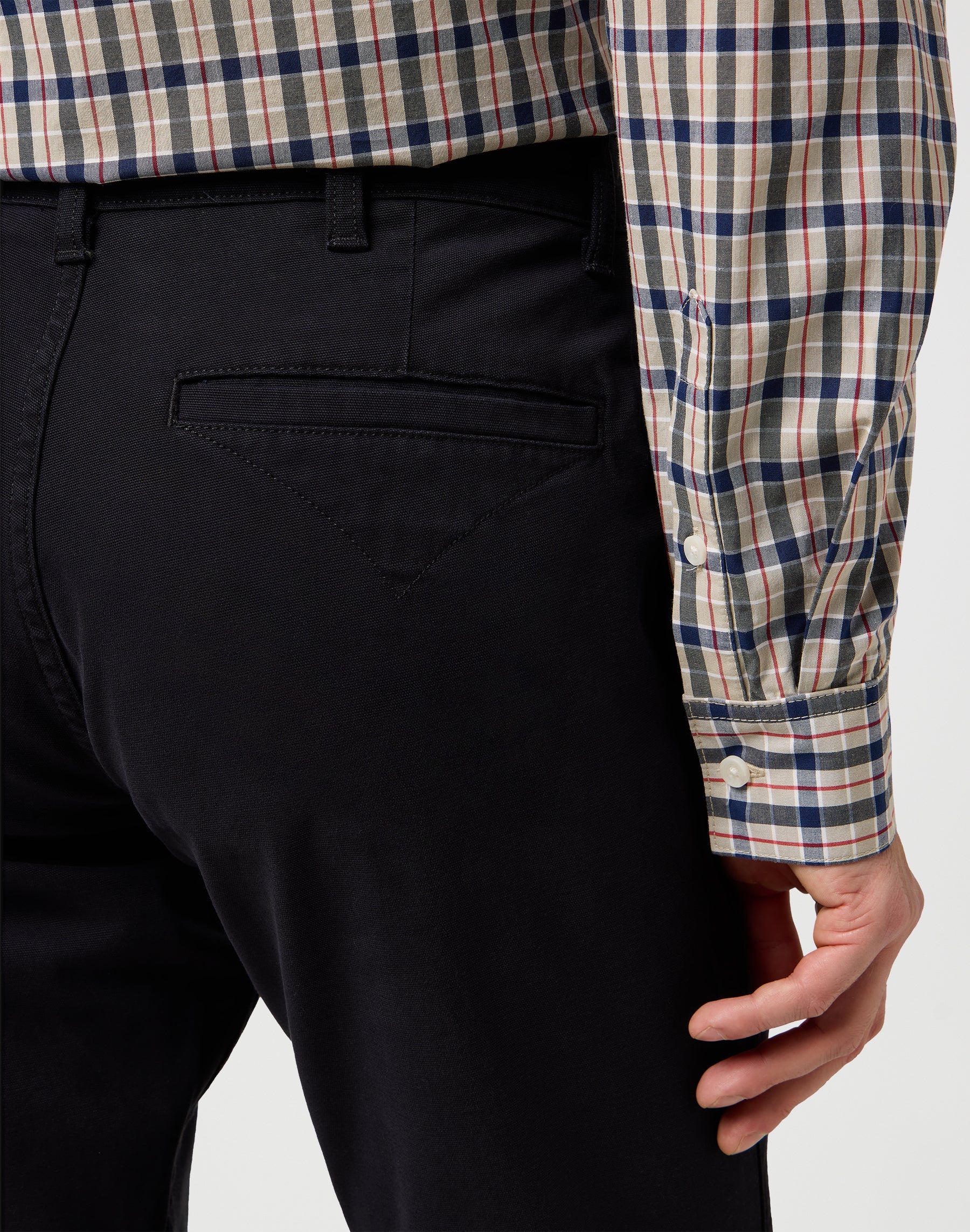Regular Chino in Black Hosen Wrangler