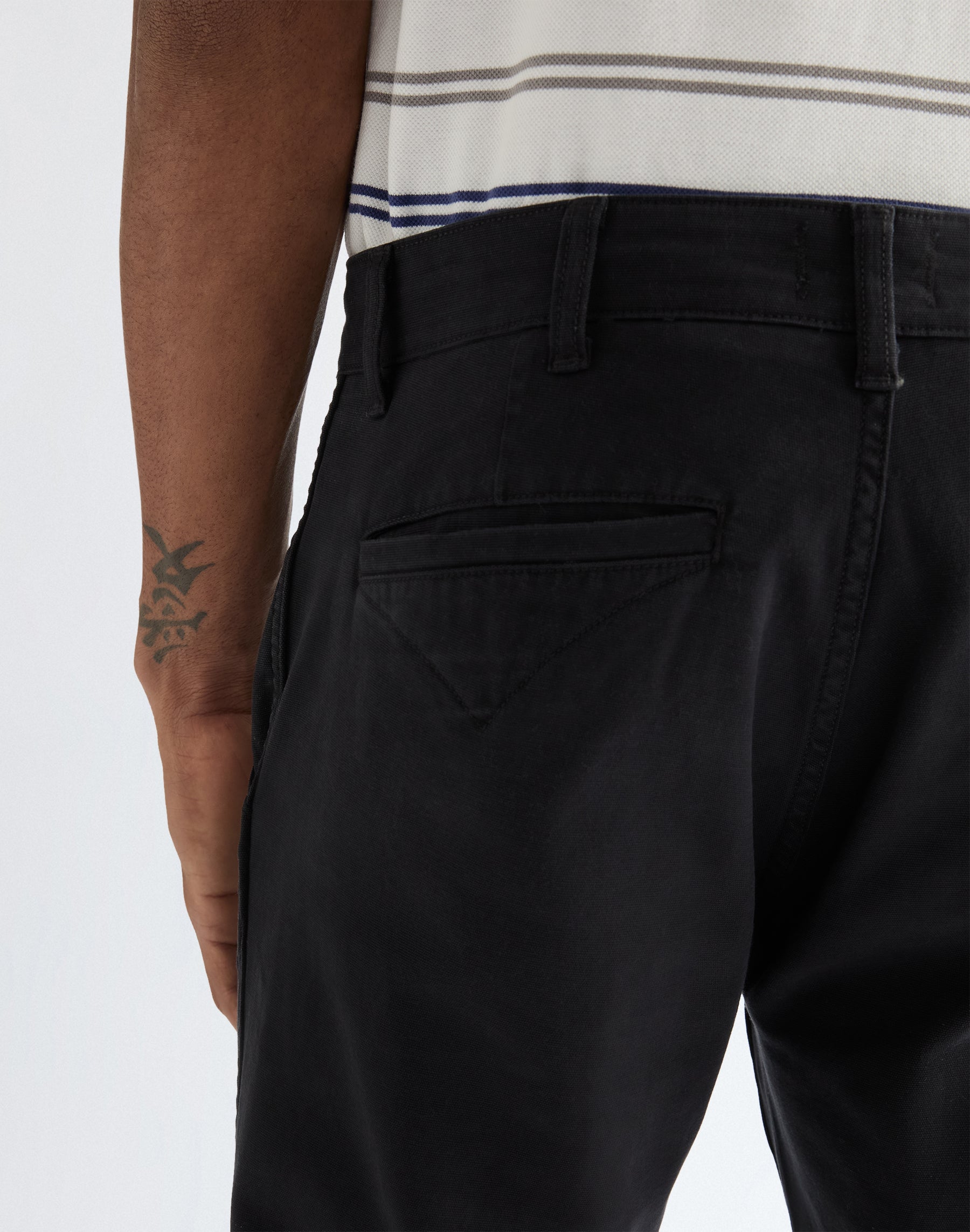 Regular Chino in Black Hosen Wrangler