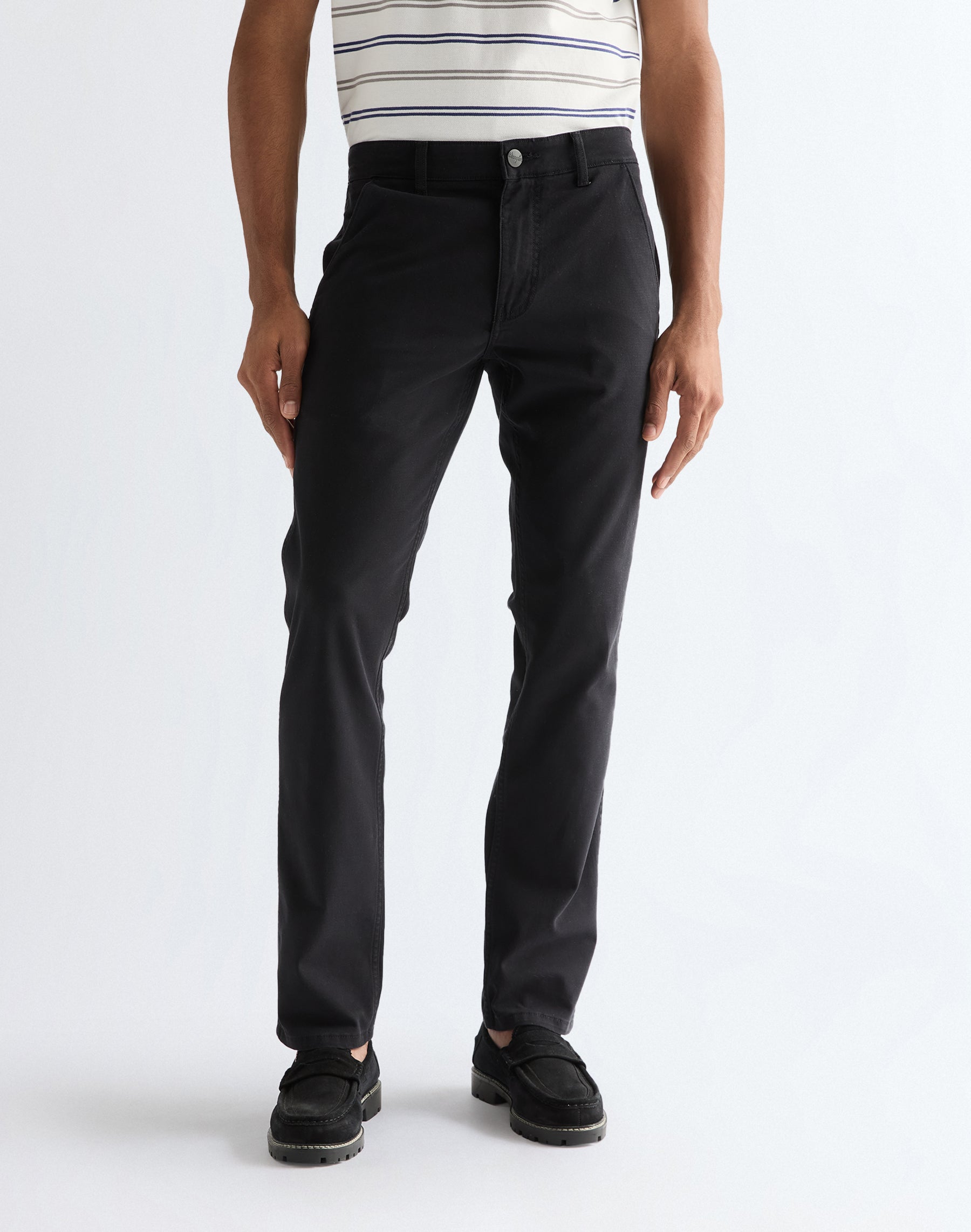 Regular Chino in Black Hosen Wrangler