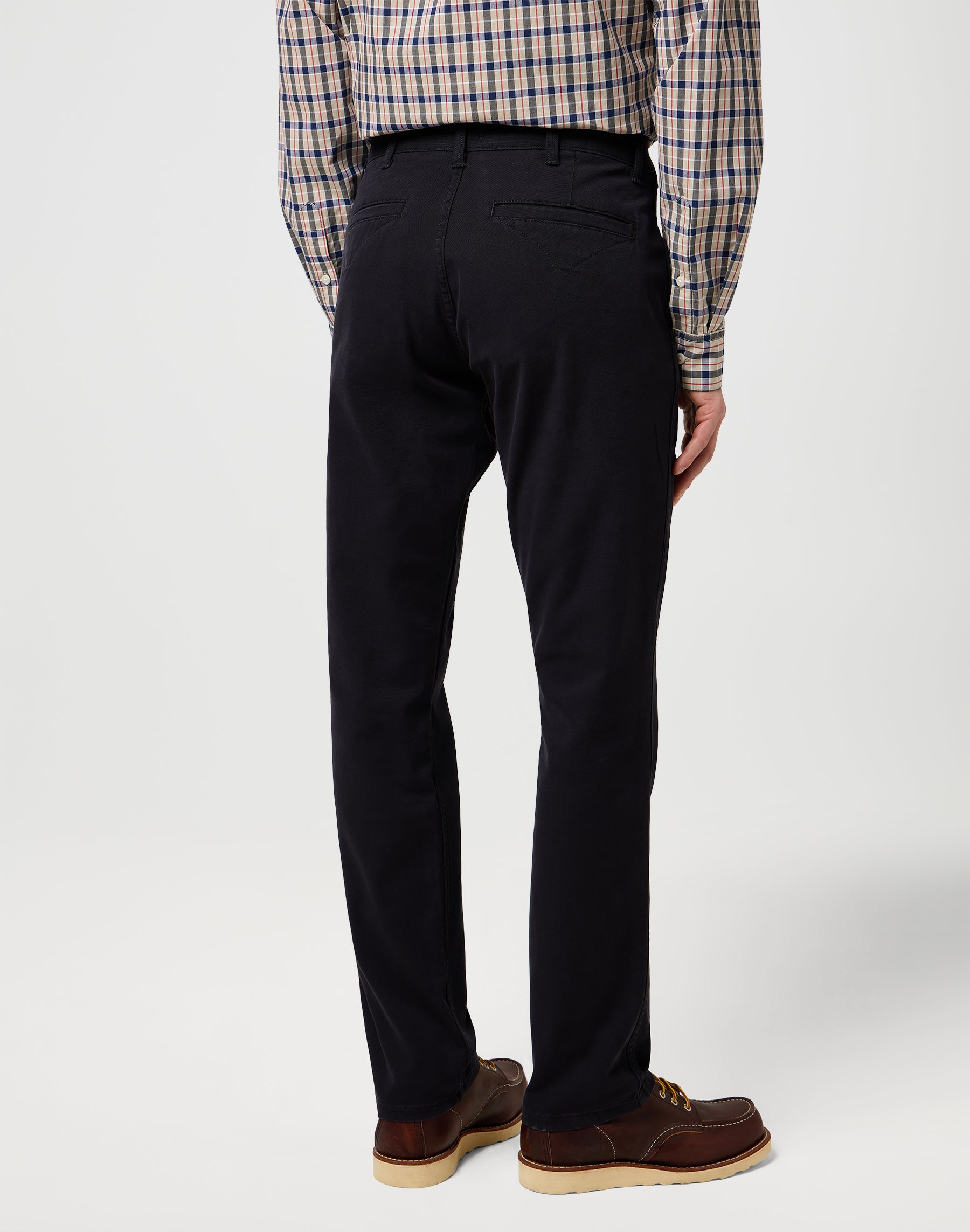Regular Chino in Black Hosen Wrangler