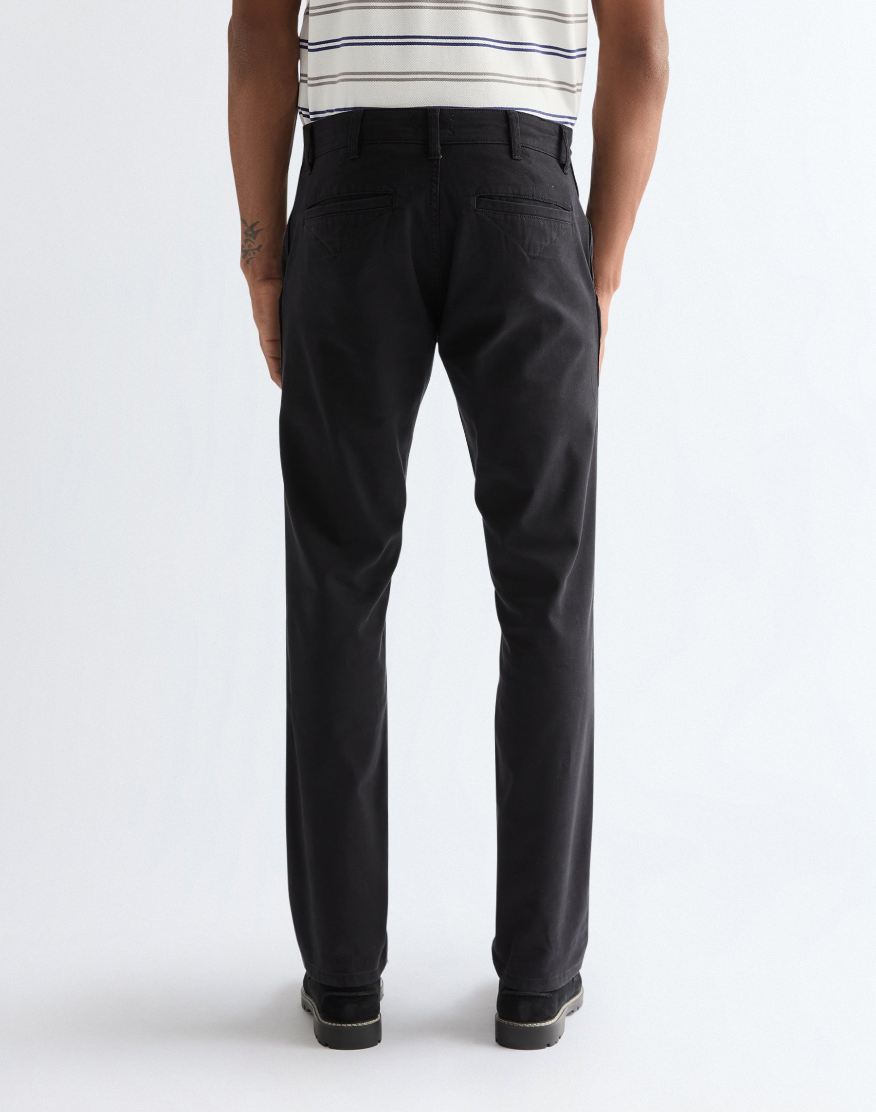 Regular Chino in Black Hosen Wrangler
