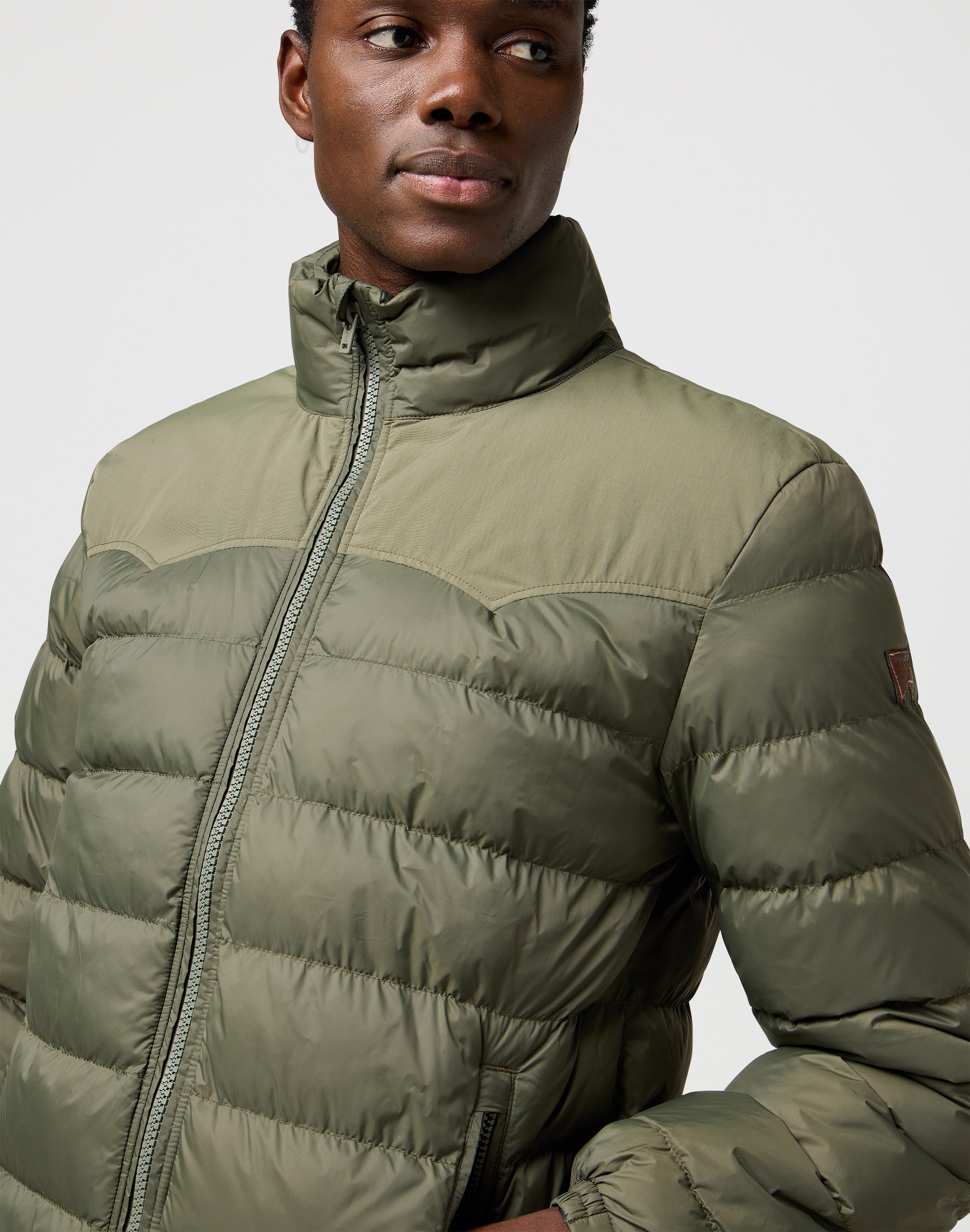 Packable Puffer in Dusty Olive Jacken Wrangler
