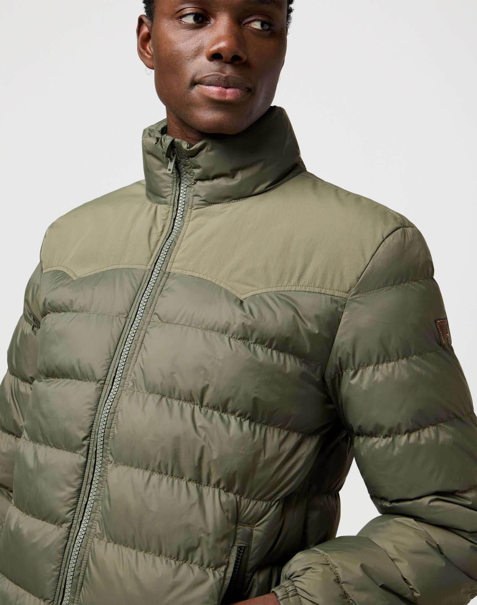 Packable Puffer in Dusty Olive Jacken Wrangler
