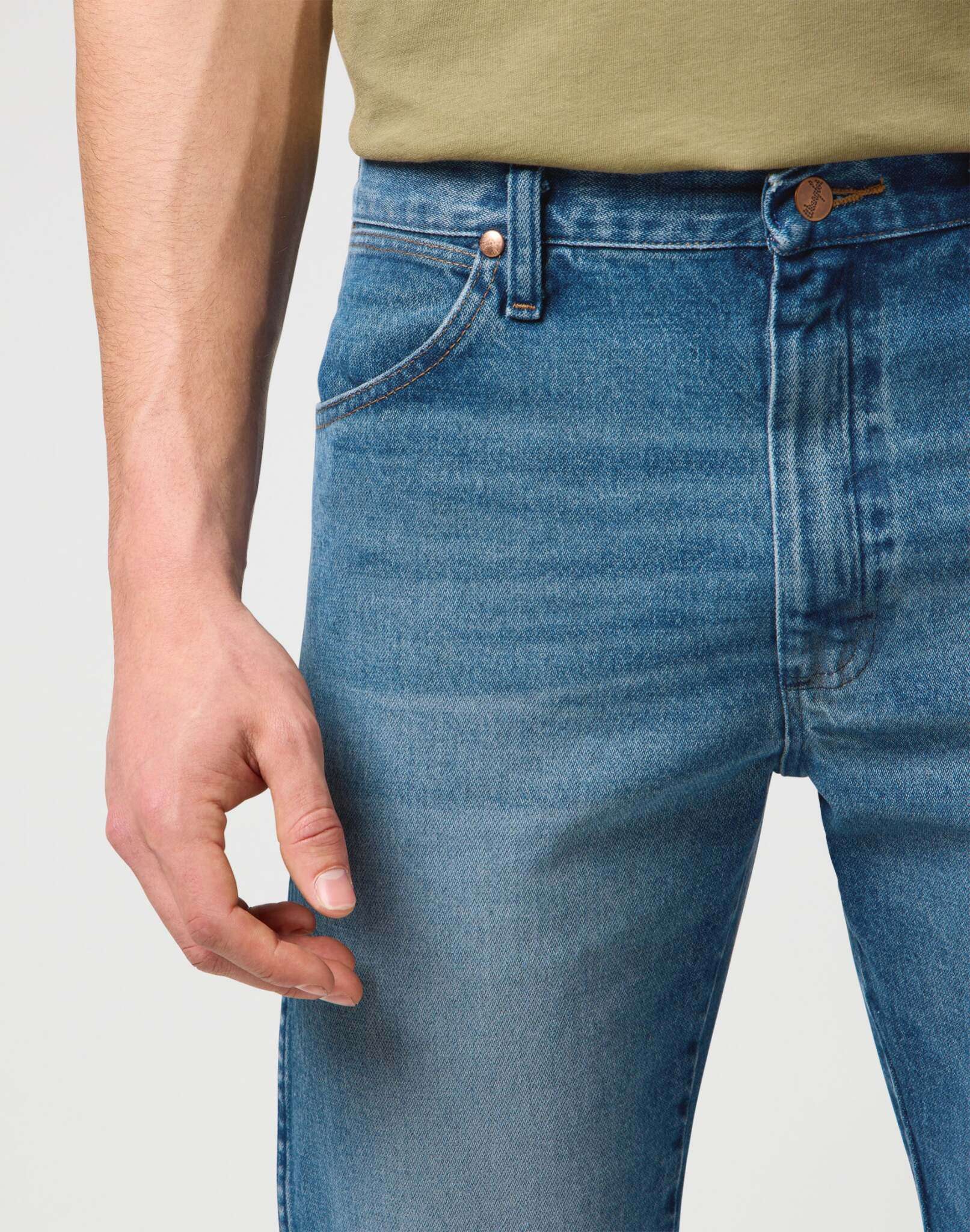 13Mwz in Breeze Hunter Jeans Wrangler