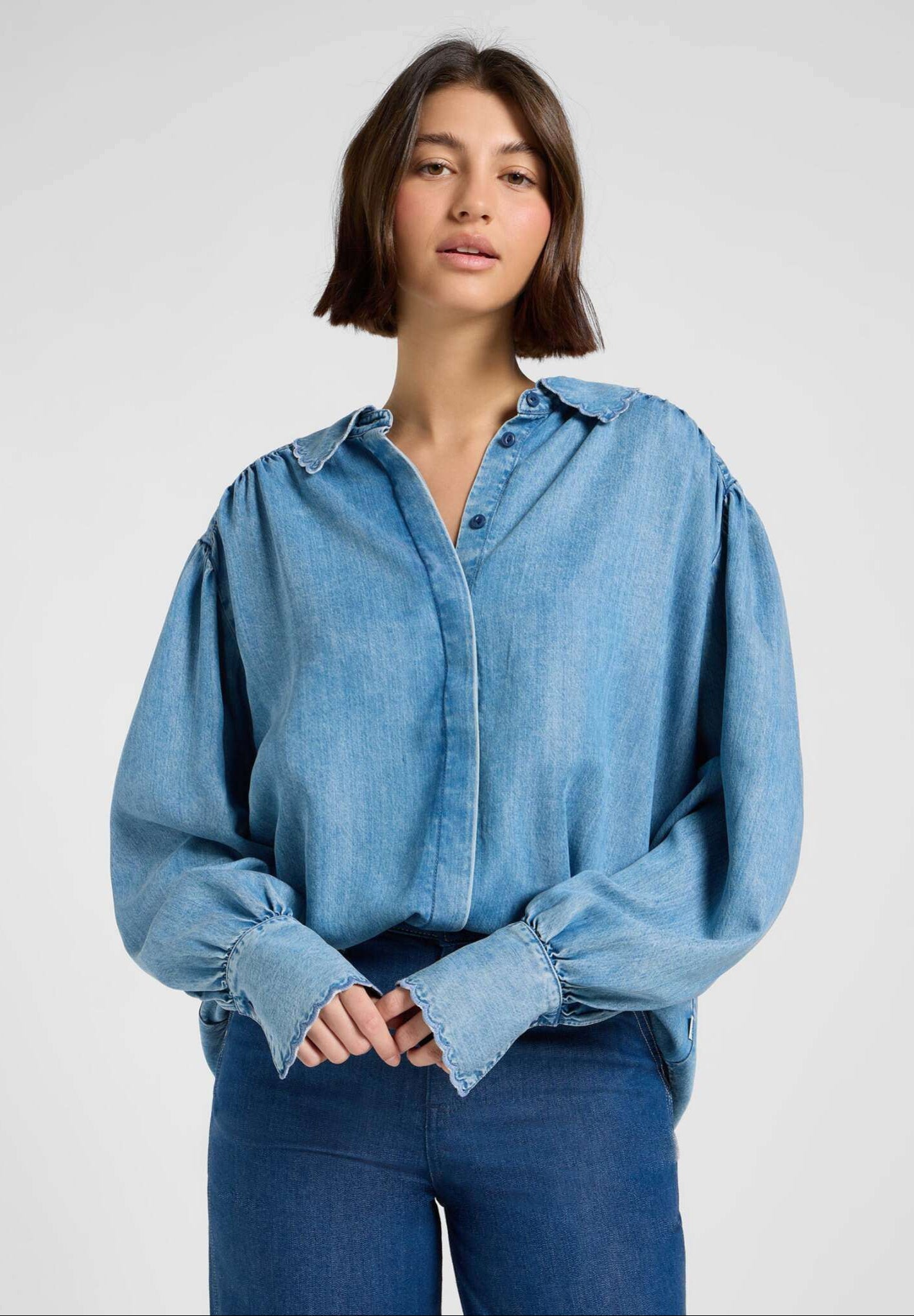 Statement Collar Shirt in Indigo Rum Hemden Lee