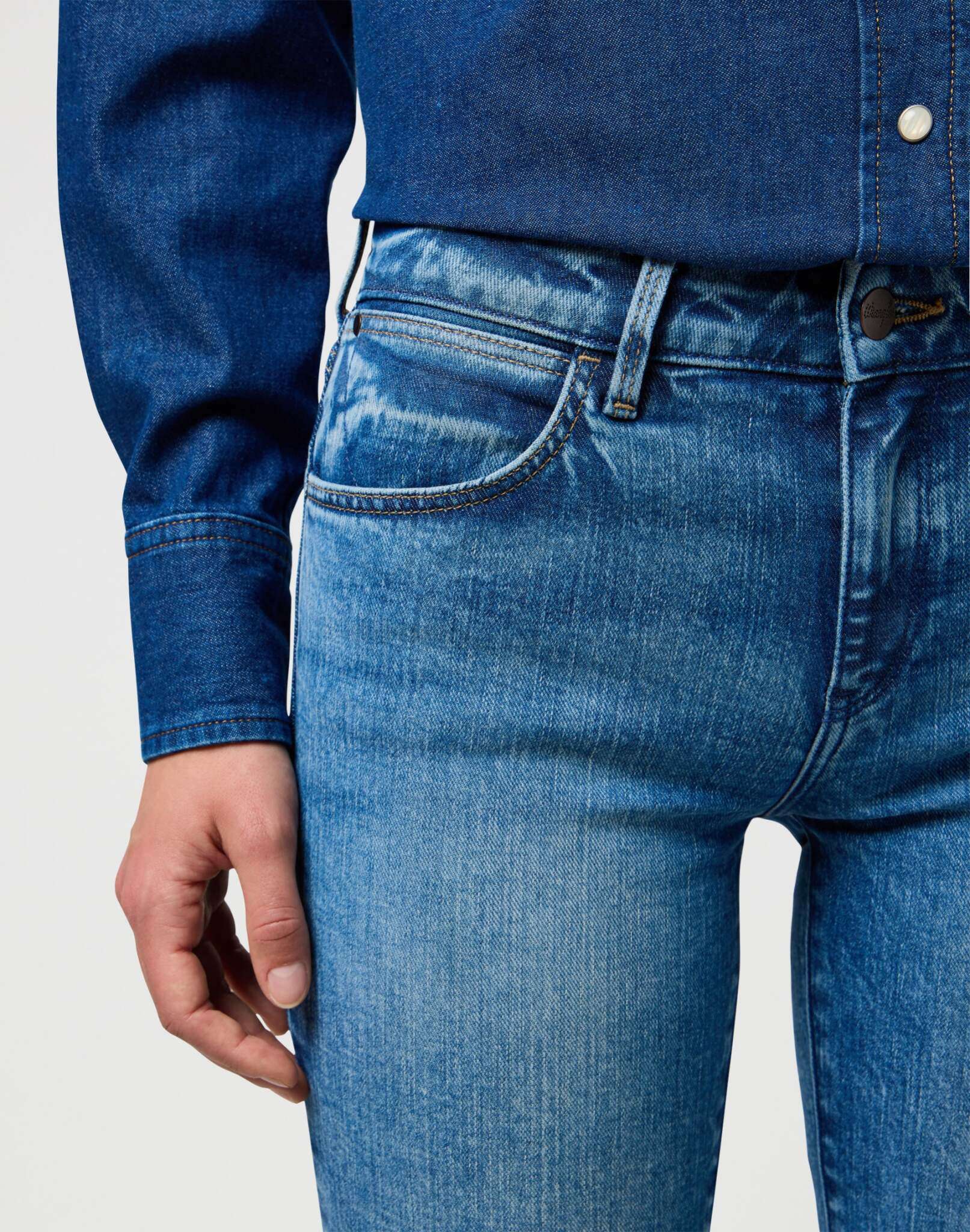 Bootcut in Rustler Wash Jeans Wrangler