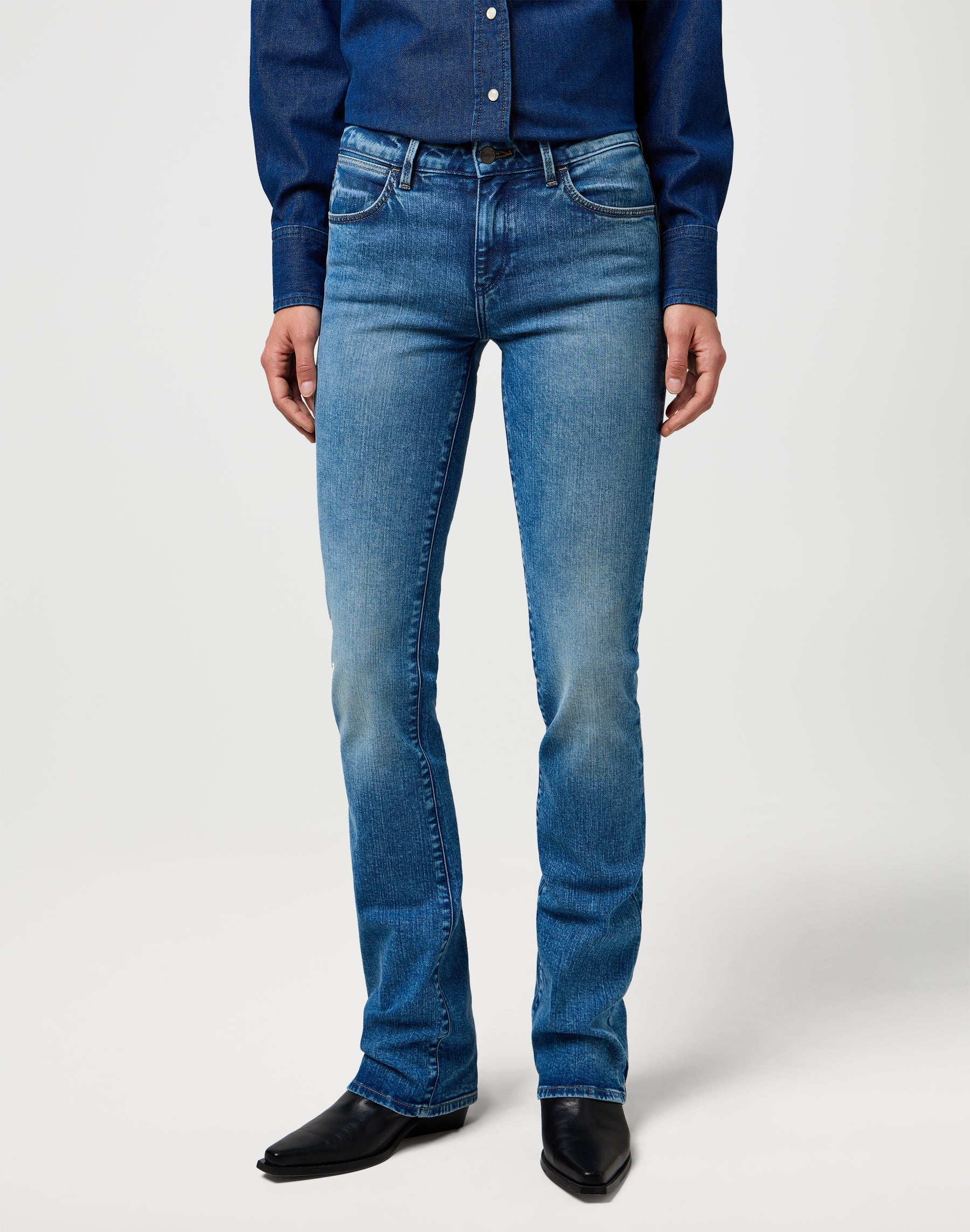 Bootcut in Rustler Wash Jeans Wrangler