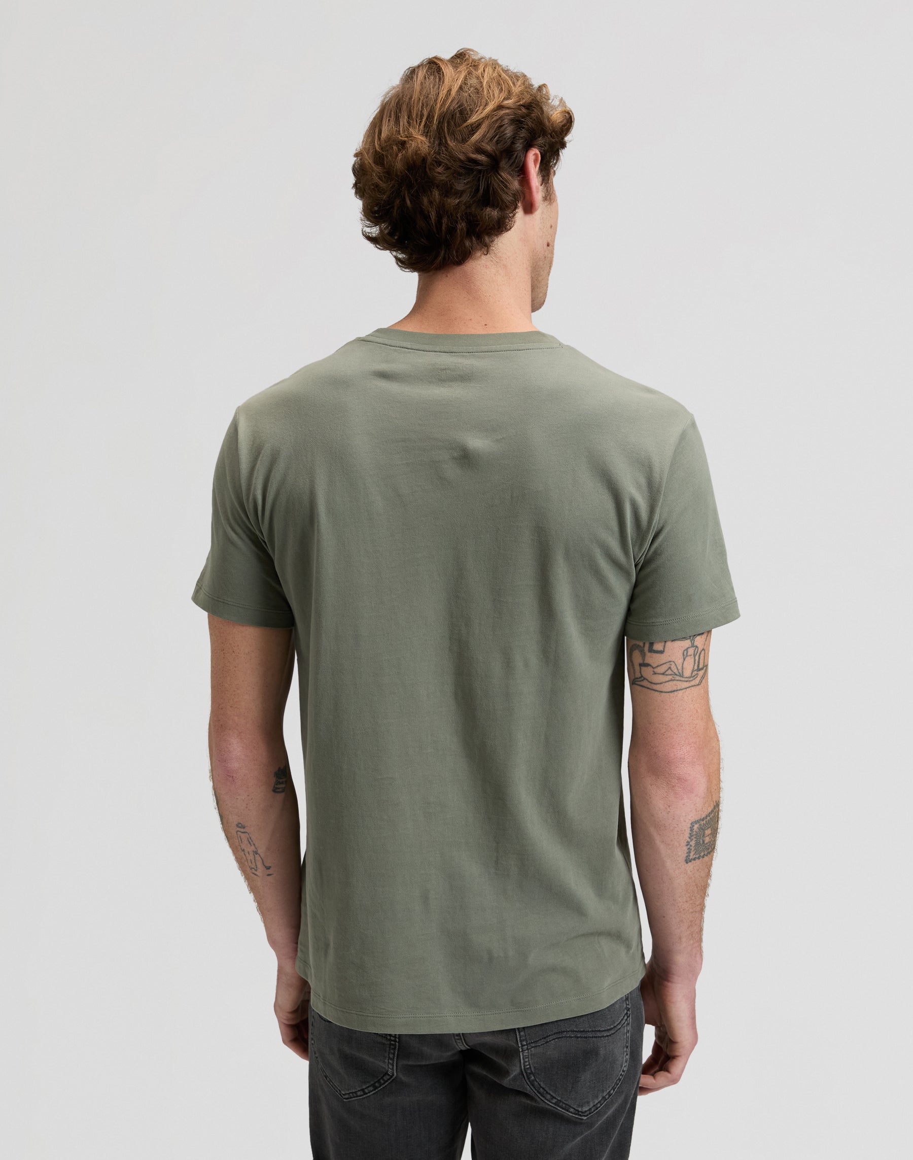 Ultimate Pocket Tee in Lichen Olive T-Shirts Lee