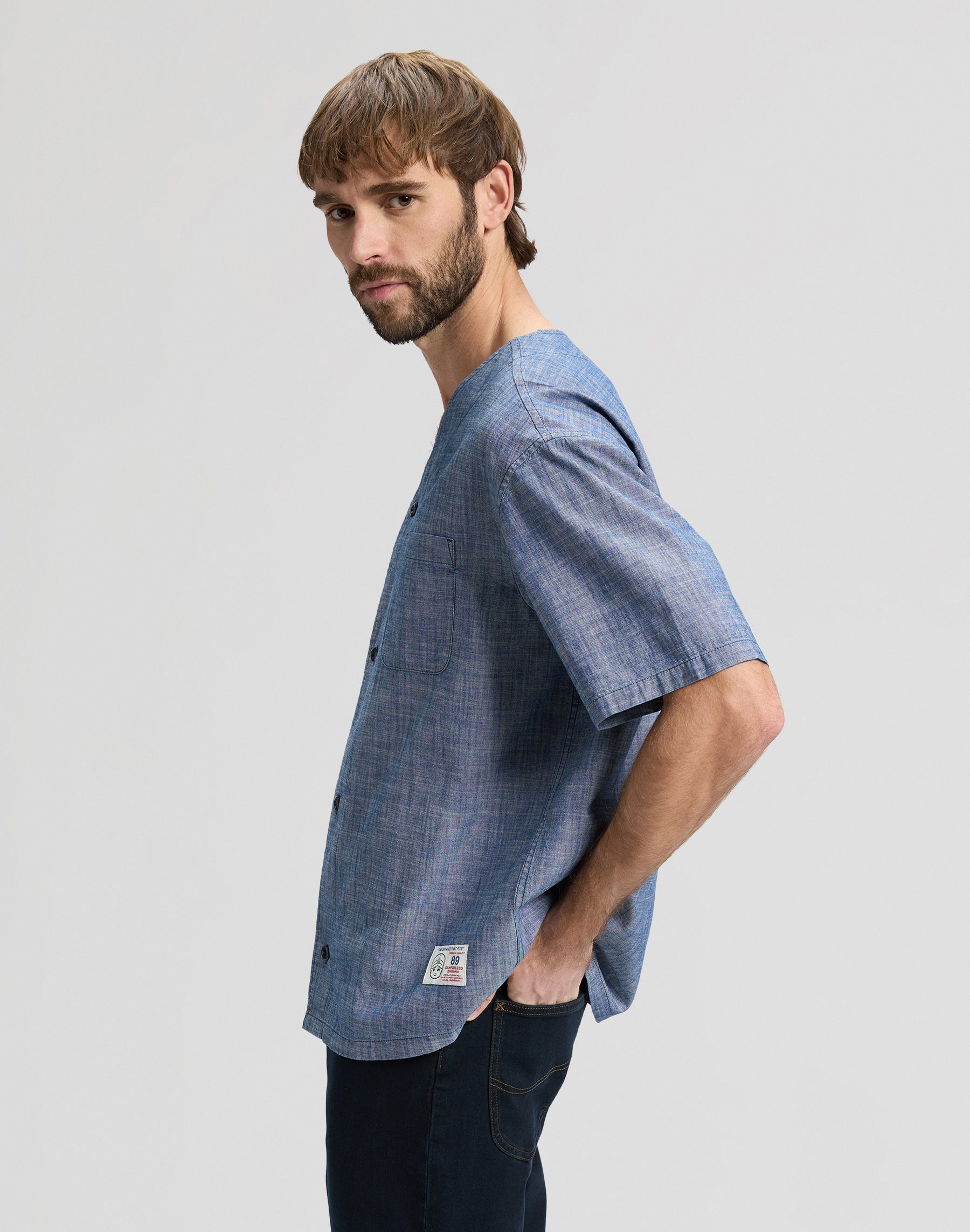 Baseball Tee With Pocket in Light Wash Chambray Hemden Lee
