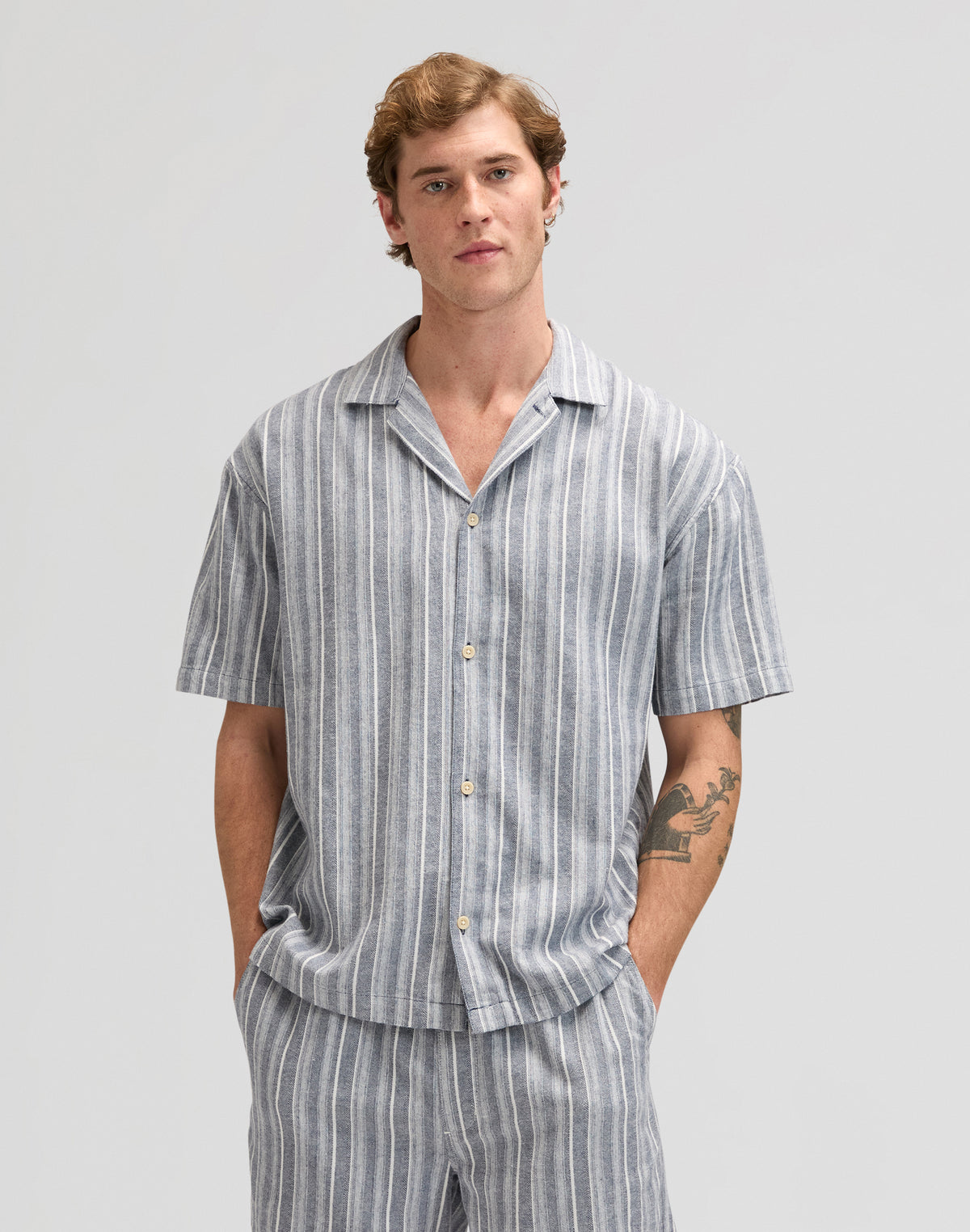 Kurzarmhemd Clean Resort in Mood Indigo Natural Stripes