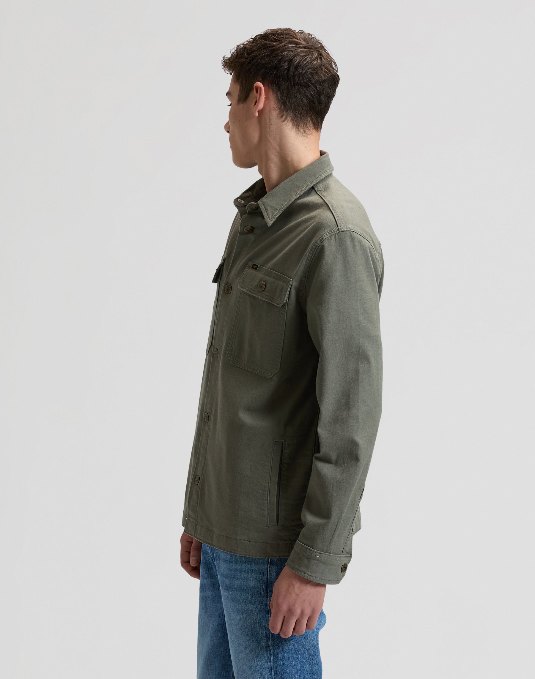 2 Pocket Overshirt in Lichen Olive Hemden Lee