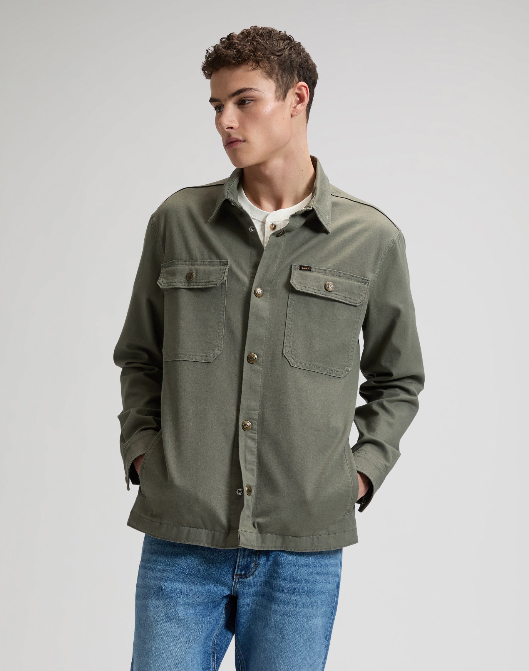 2 Pocket Overshirt in Lichen Olive Hemden Lee