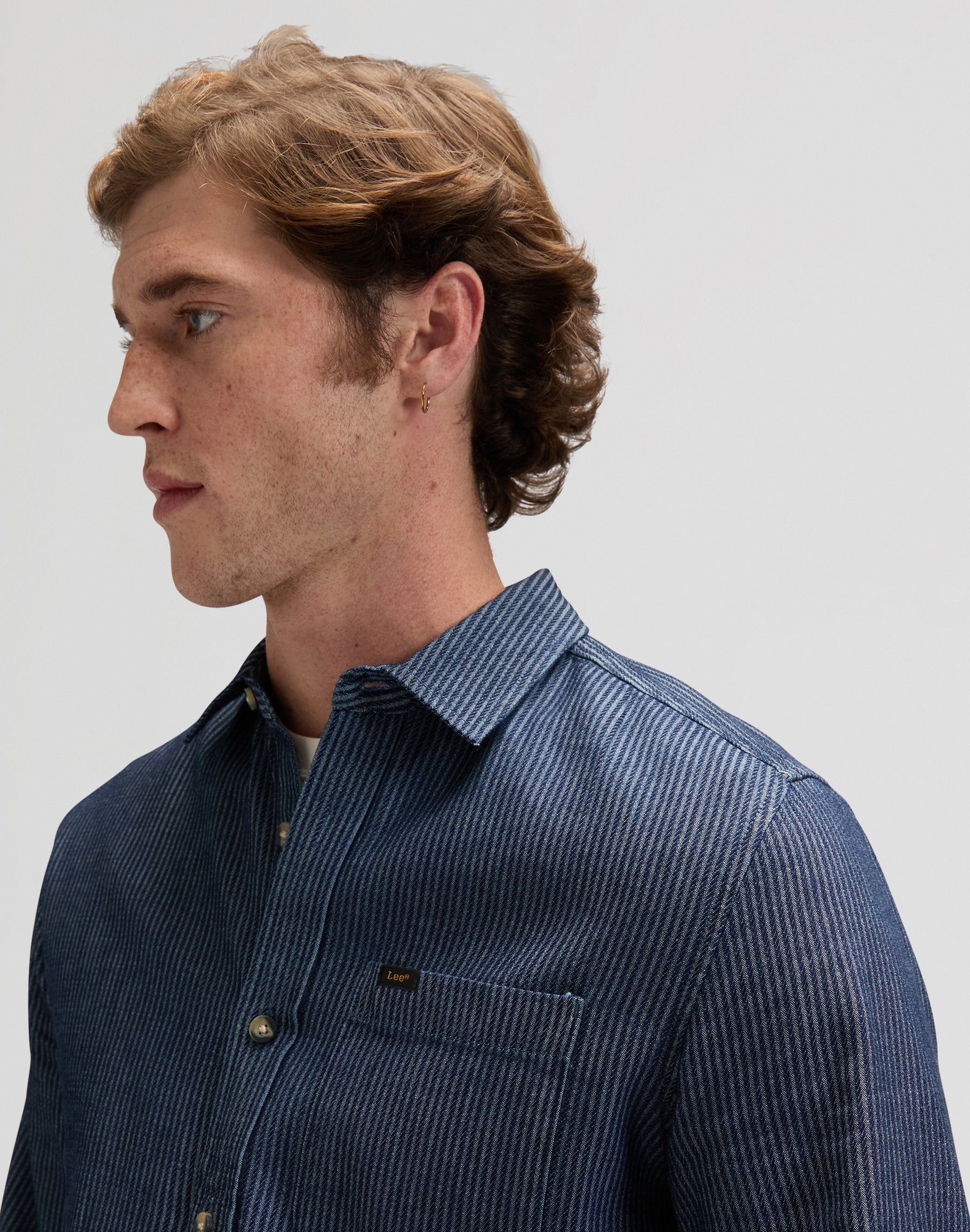 Leesure Shirt in Indigo Railroad Texture Hemden Lee
