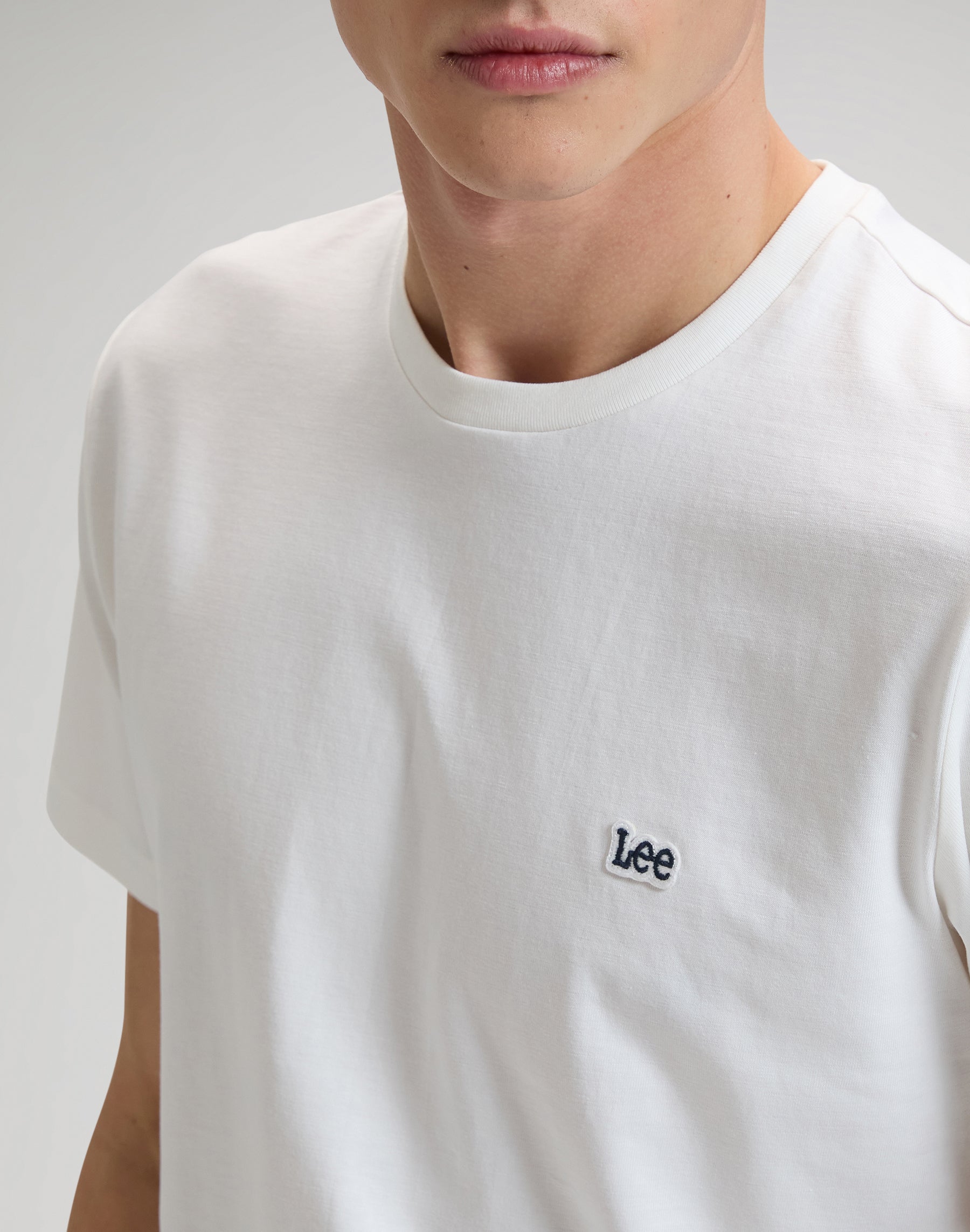 Ss Patch Logo Tee in White T-Shirts Lee