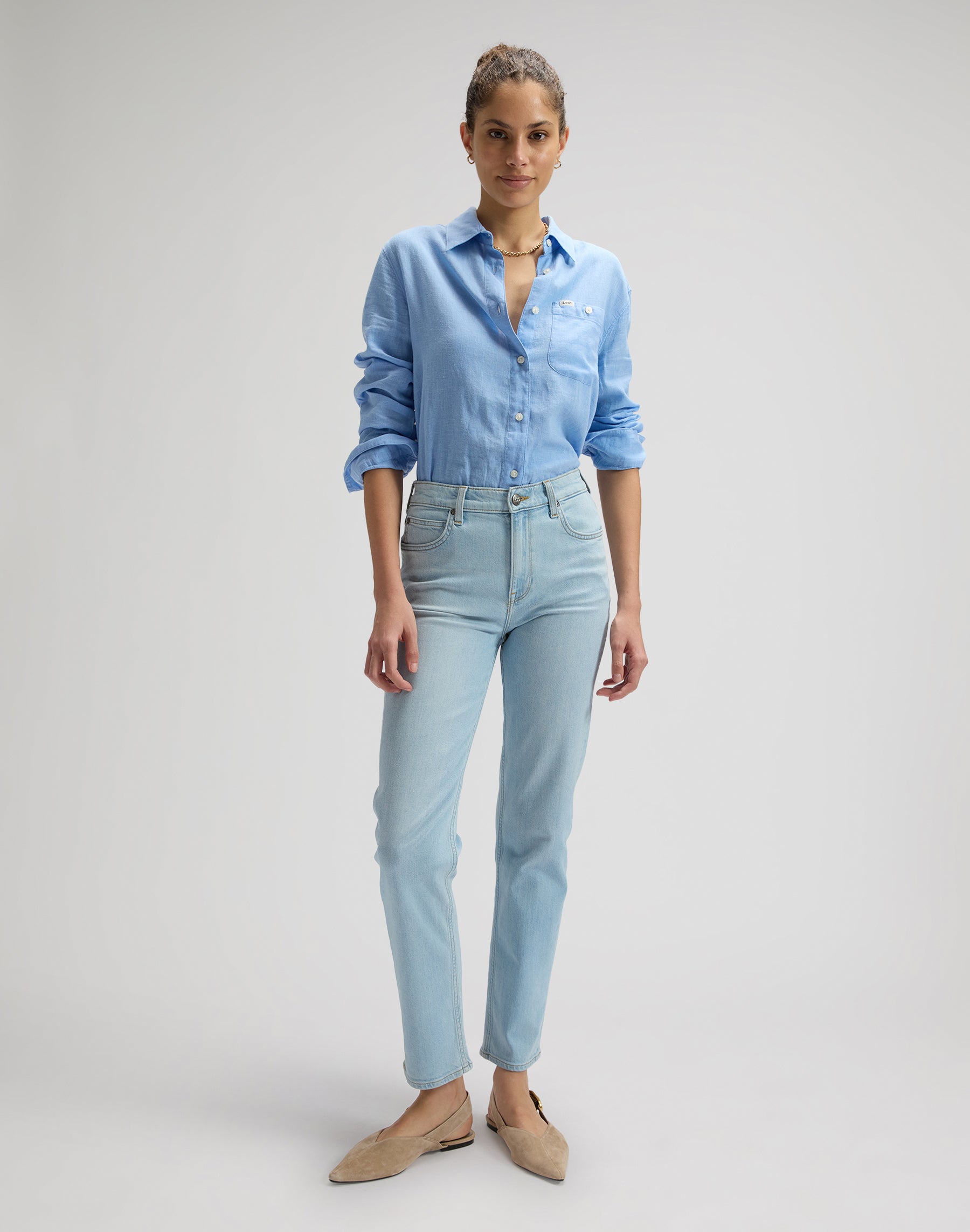 Carol in Light Retreat Jeans Lee