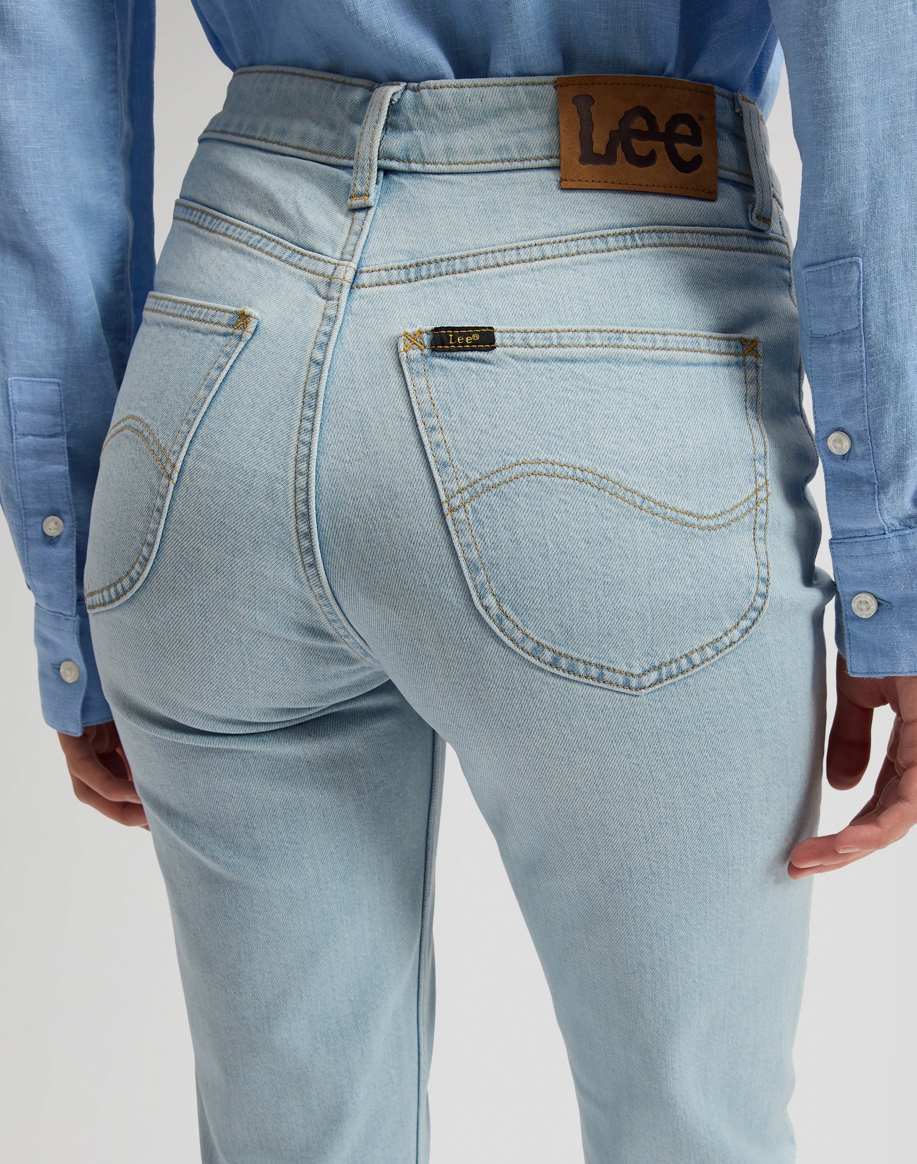 Carol in Light Retreat Jeans Lee