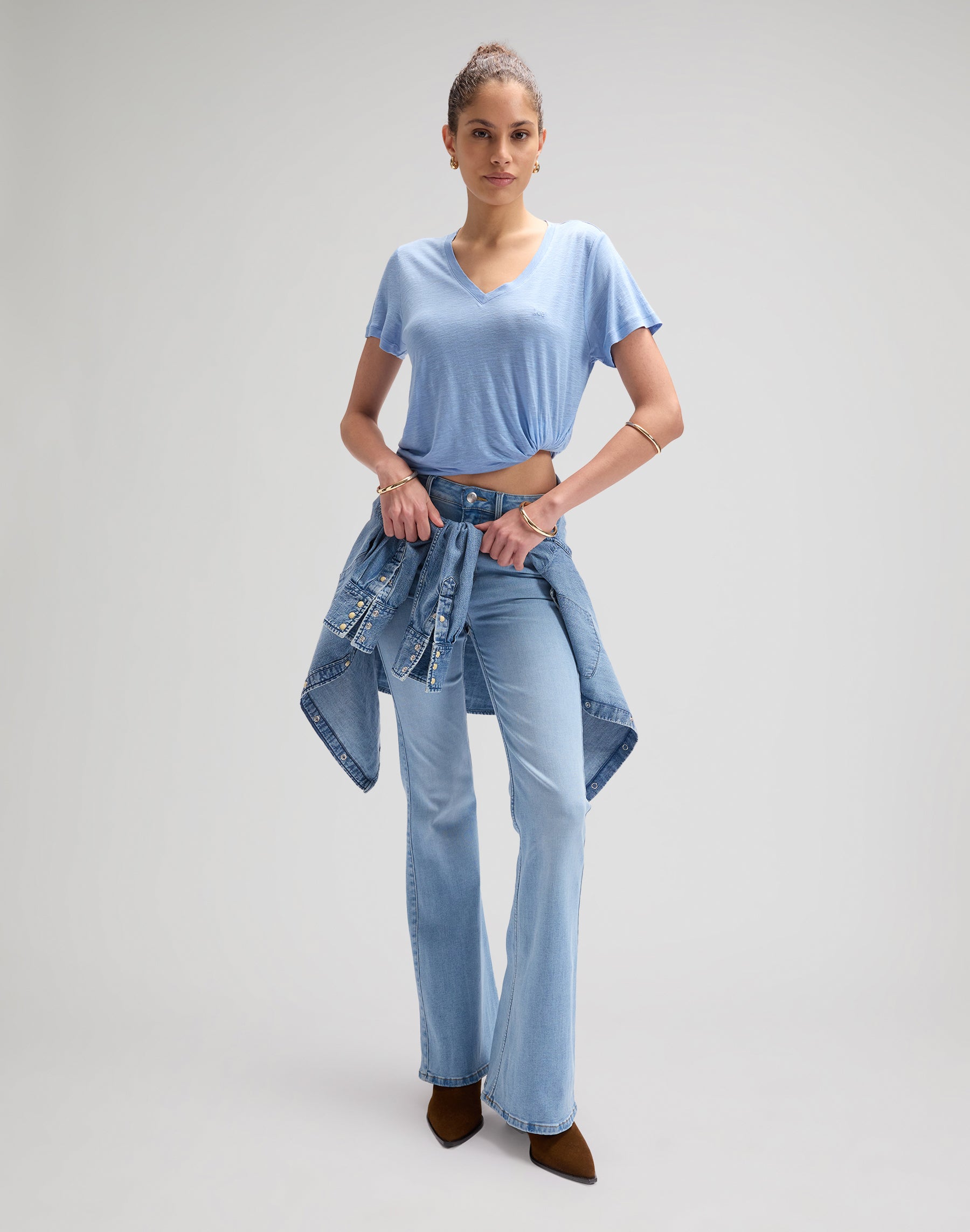 V Neck Tee in Halogen T-Shirts Lee