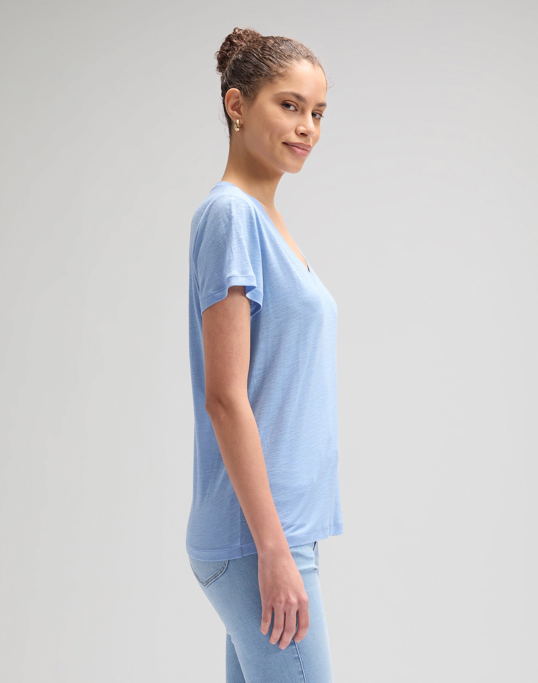 V Neck Tee in Halogen T-Shirts Lee