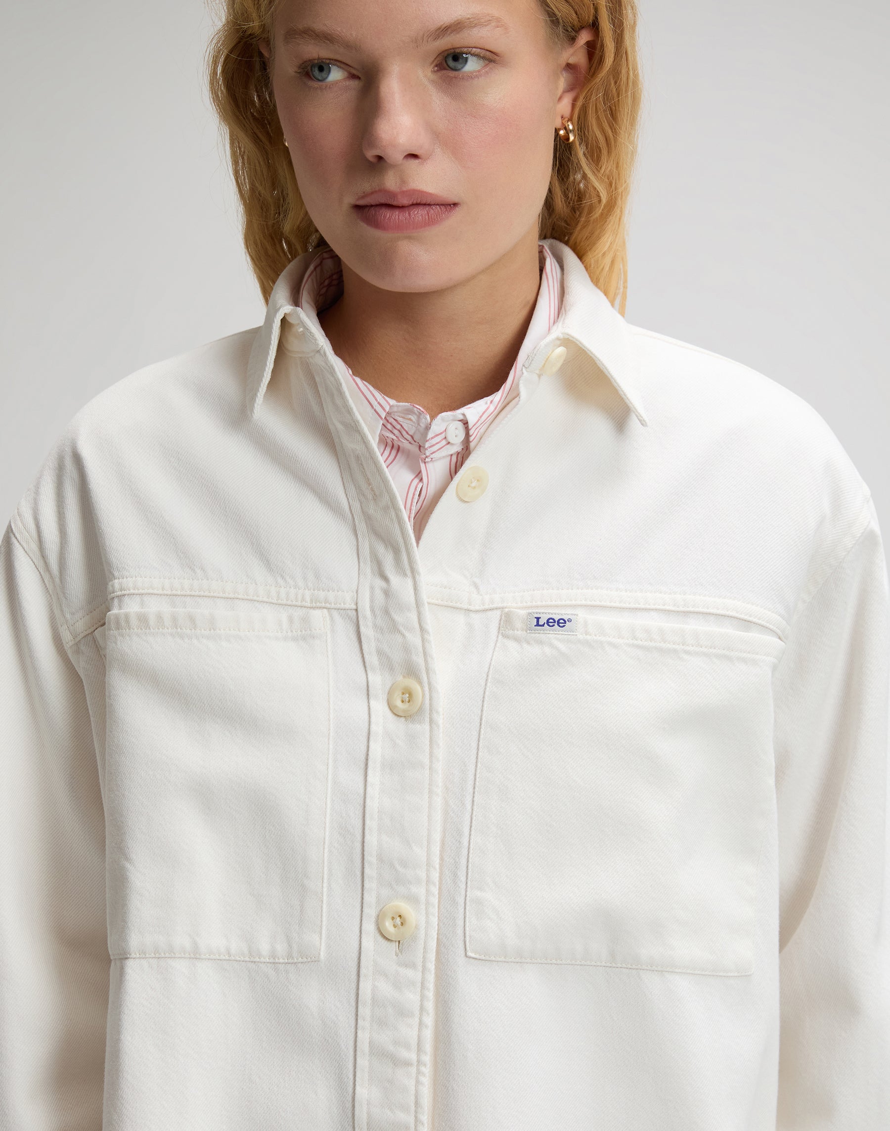 Utility Overshirt in Powder White Hemden Lee