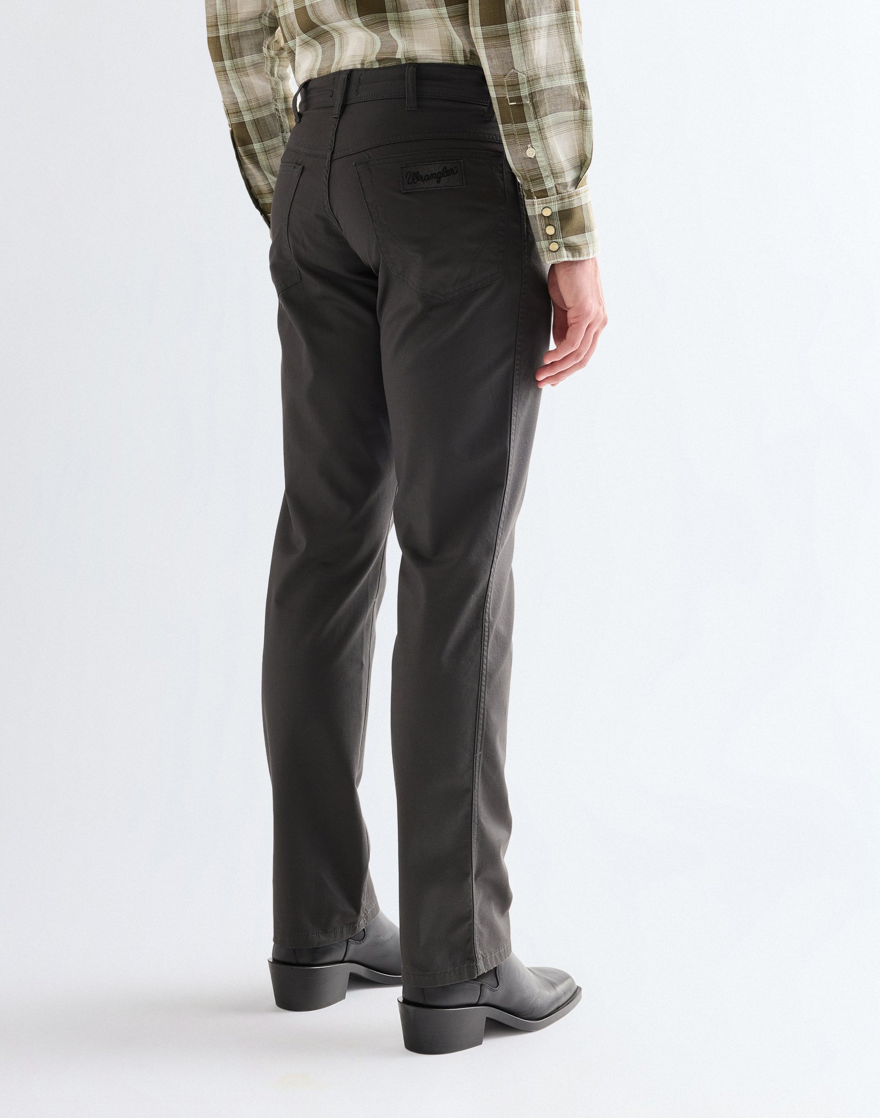 Texas in Faded Black Hosen Wrangler