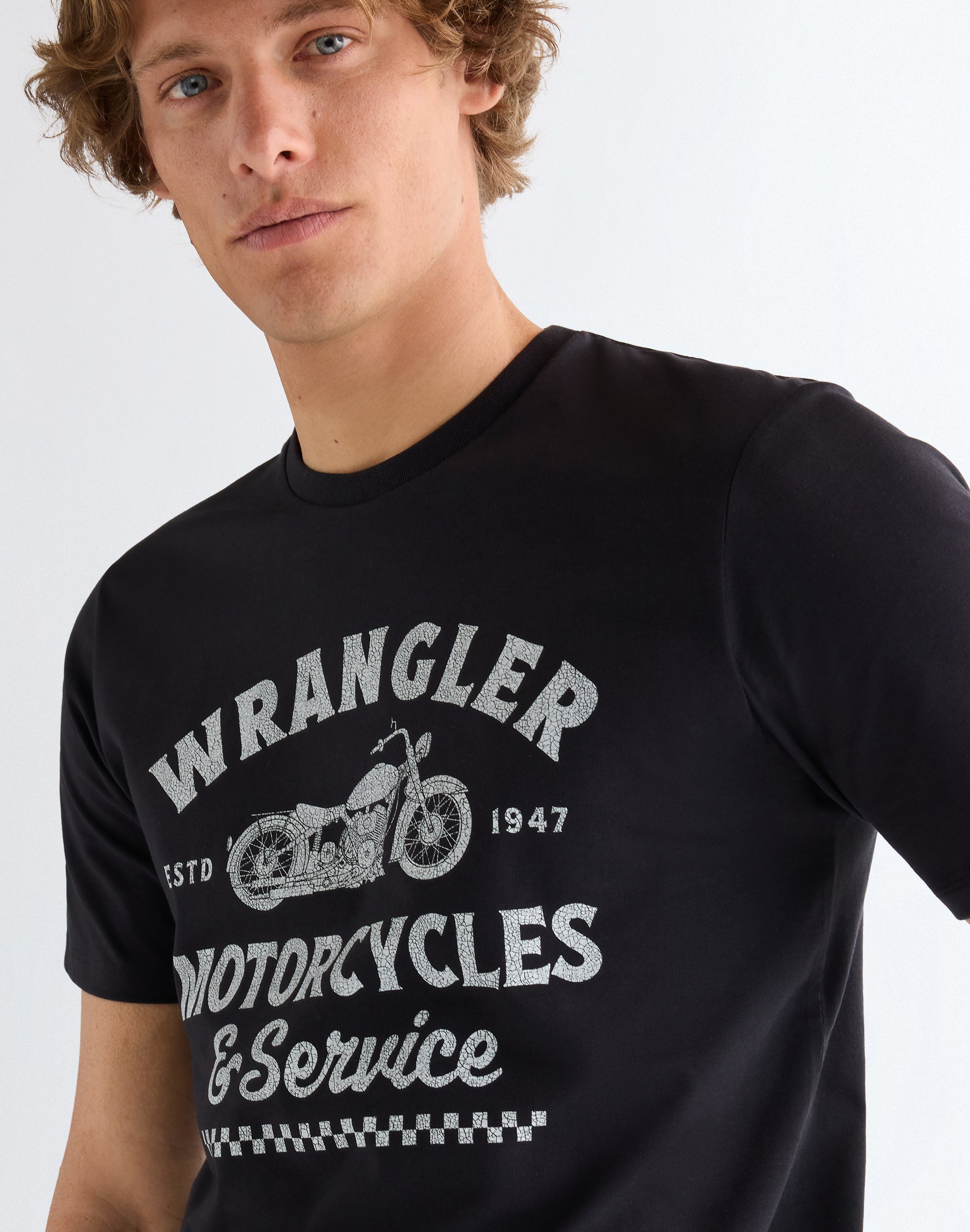 Americana Tee in Black T-Shirts Wrangler