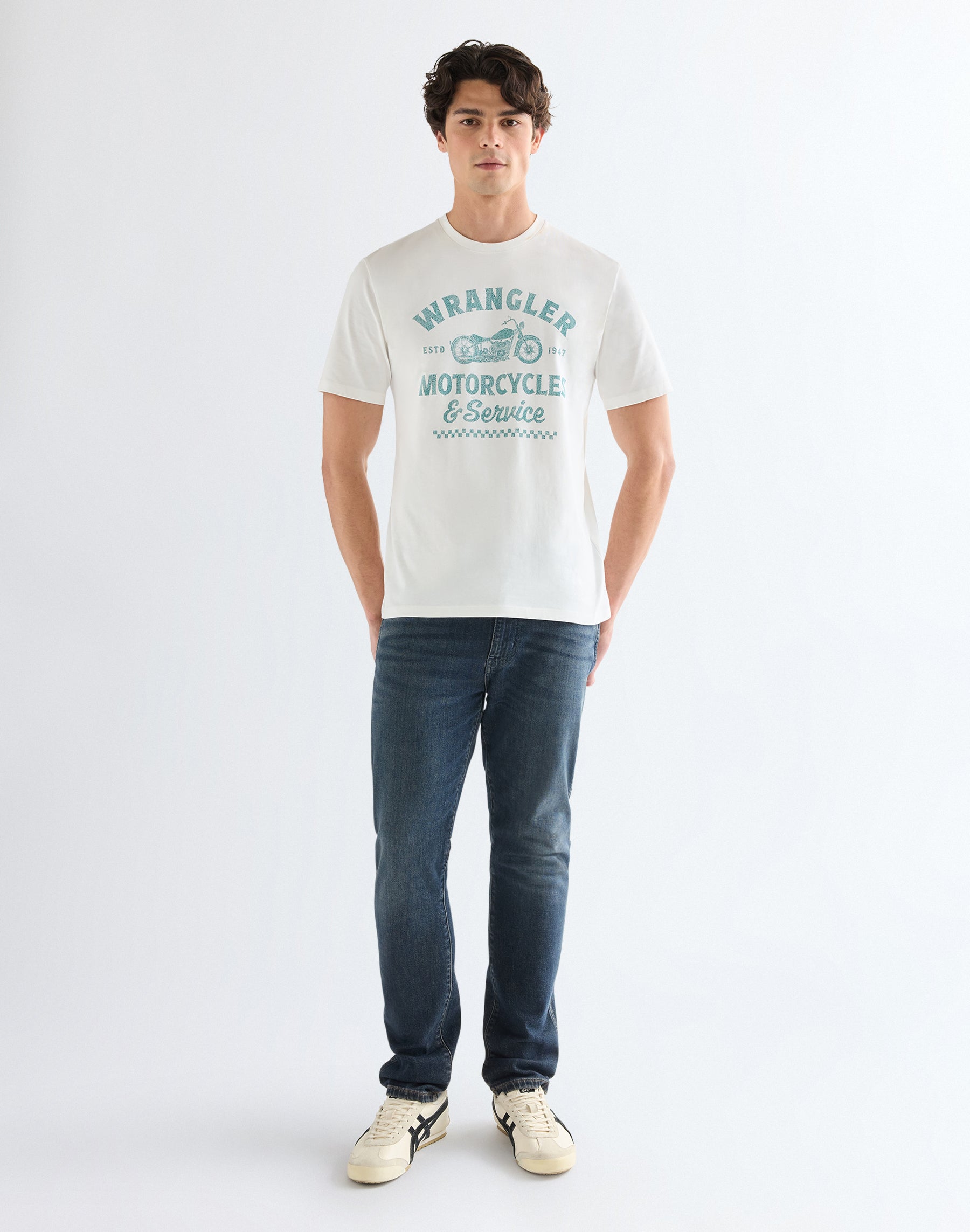 Americana Tee in Worn White T-Shirts Wrangler