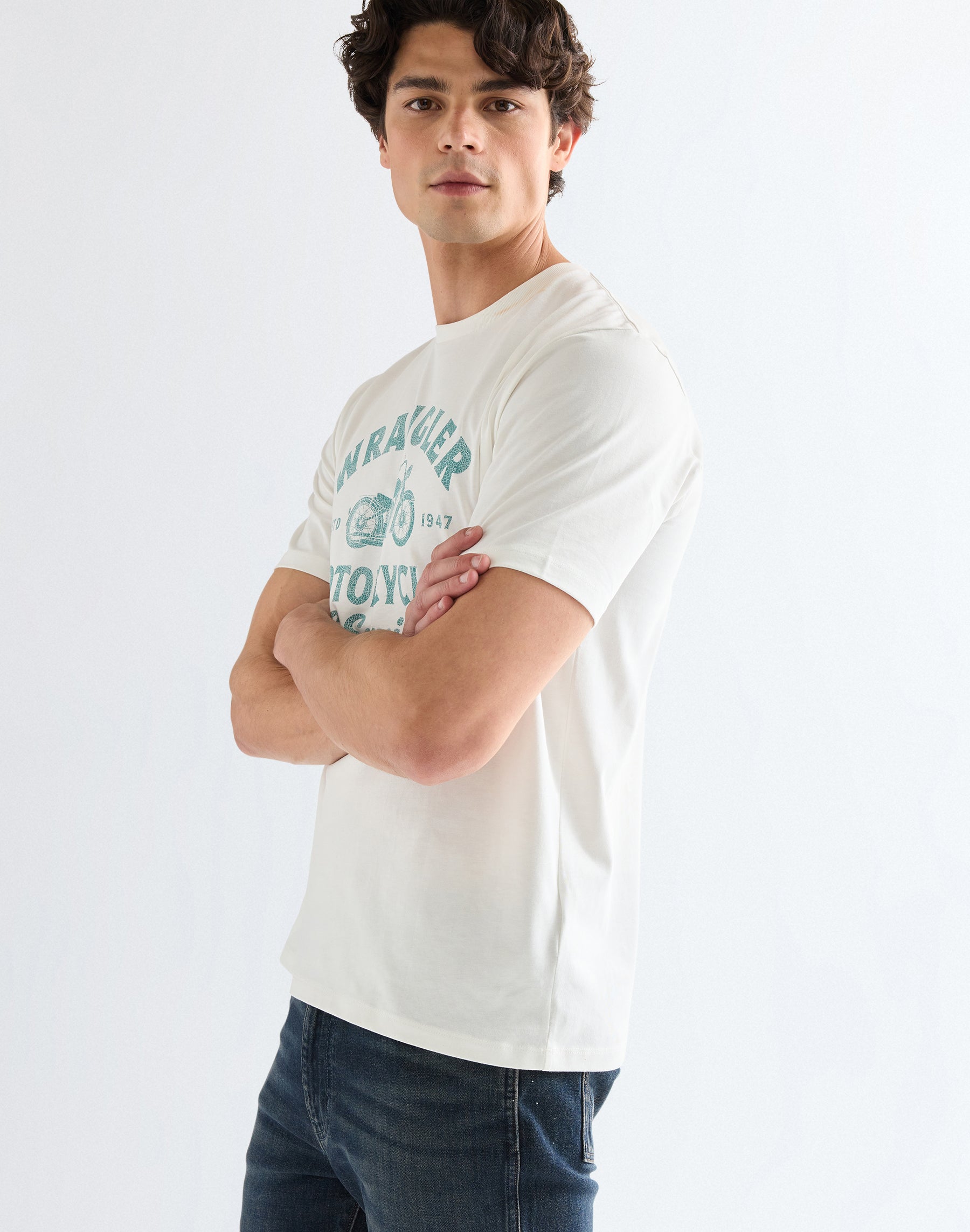 Americana Tee in Worn White T-Shirts Wrangler