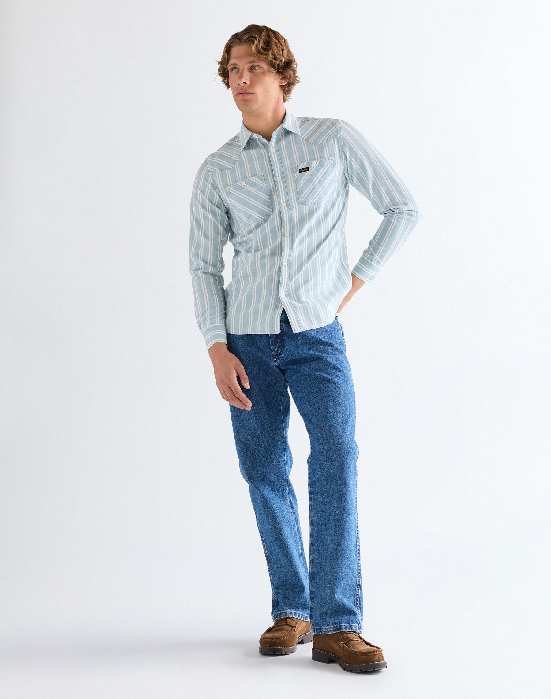 Chambray Shirt in Light Stripe Hemden Wrangler