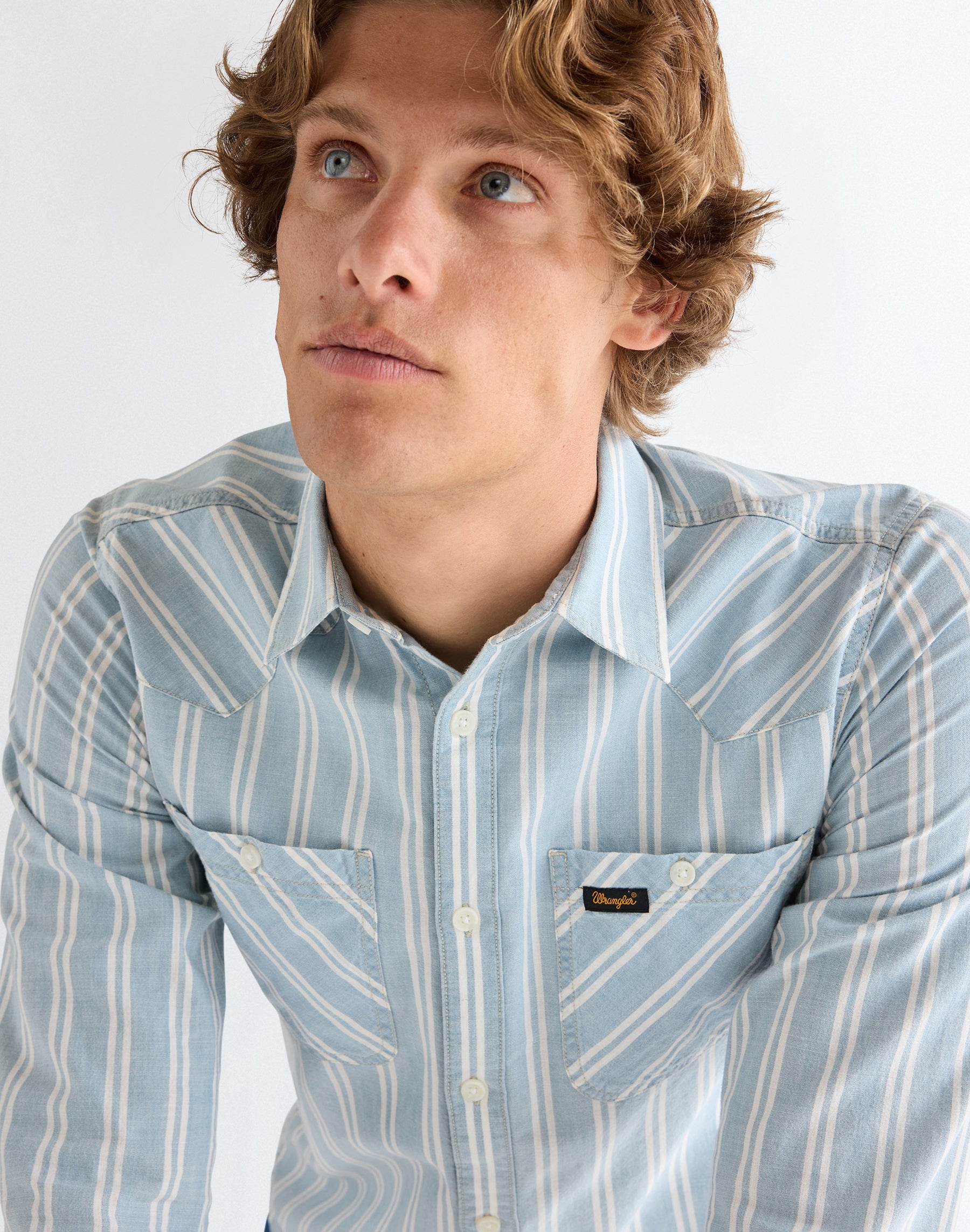 Chambray Shirt in Light Stripe Hemden Wrangler