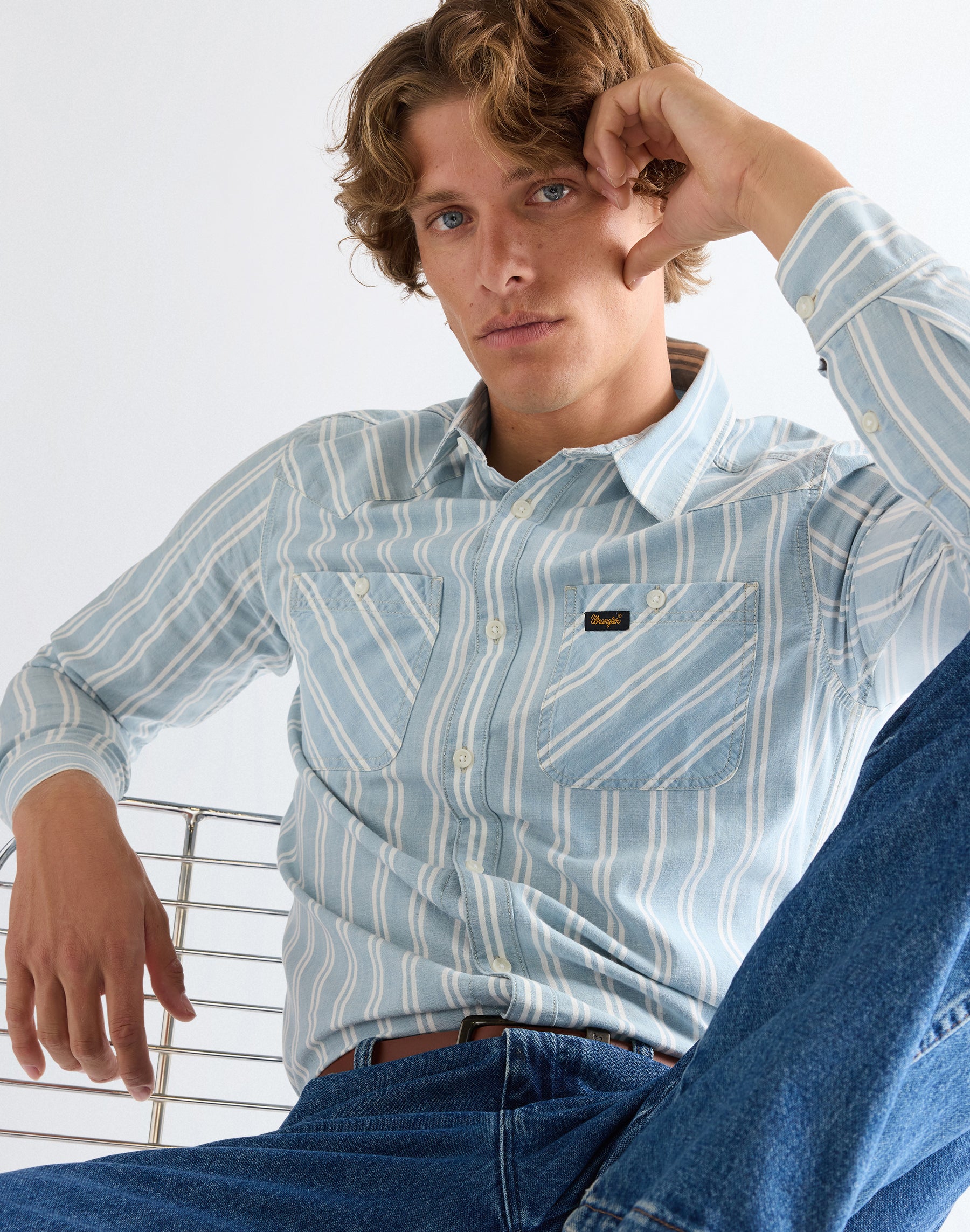 Chambray Shirt in Light Stripe Hemden Wrangler