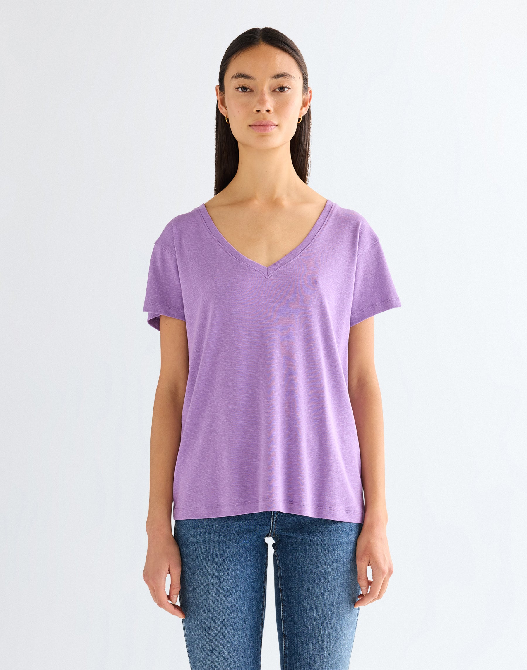 Easy V Neck in Bellflower T-Shirts Wrangler