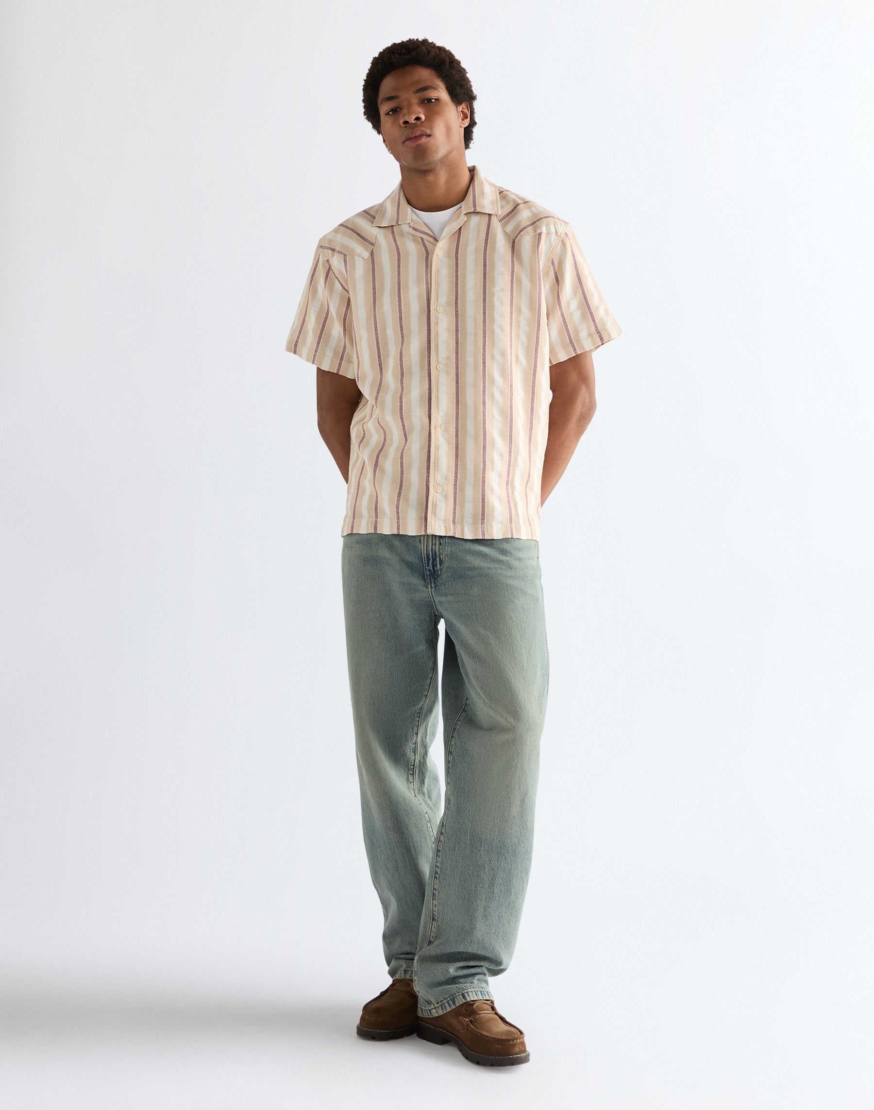 Shortsleeve W Resort Shirt in Tan Ruby Wine Hemden Wrangler