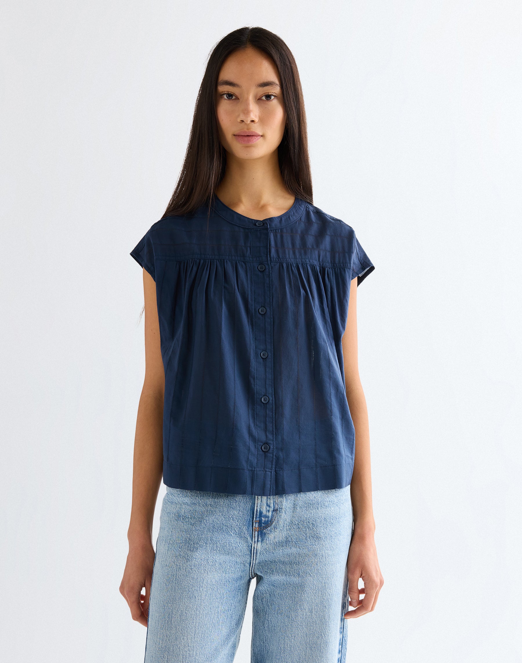 Drop Shoulder Shirt in Navy Hemden Wrangler