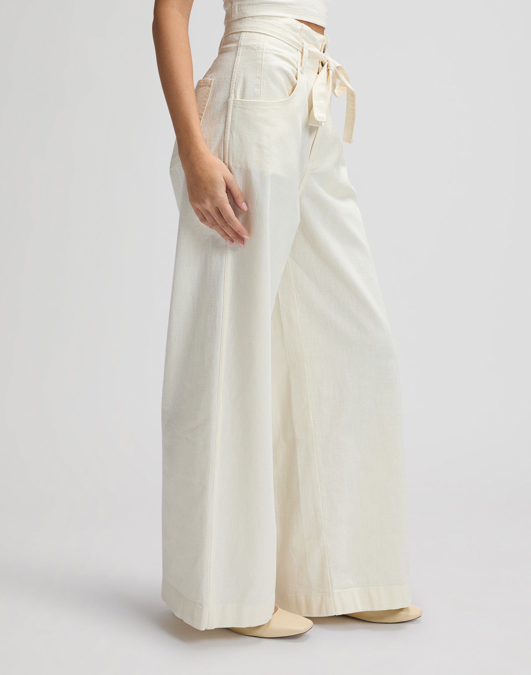 Pleated Trouser in Natural Hosen Lee