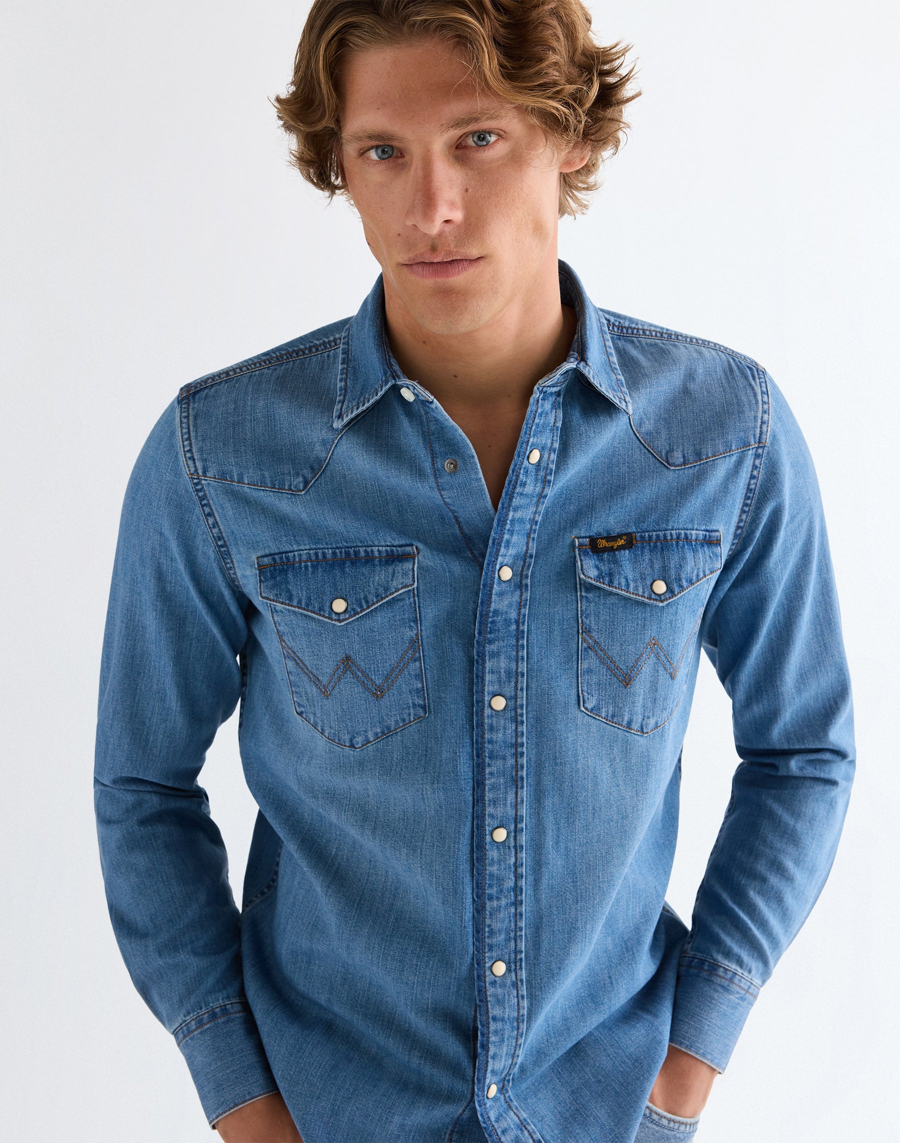Western Shirt in Mid Light Wash Hemden Wrangler